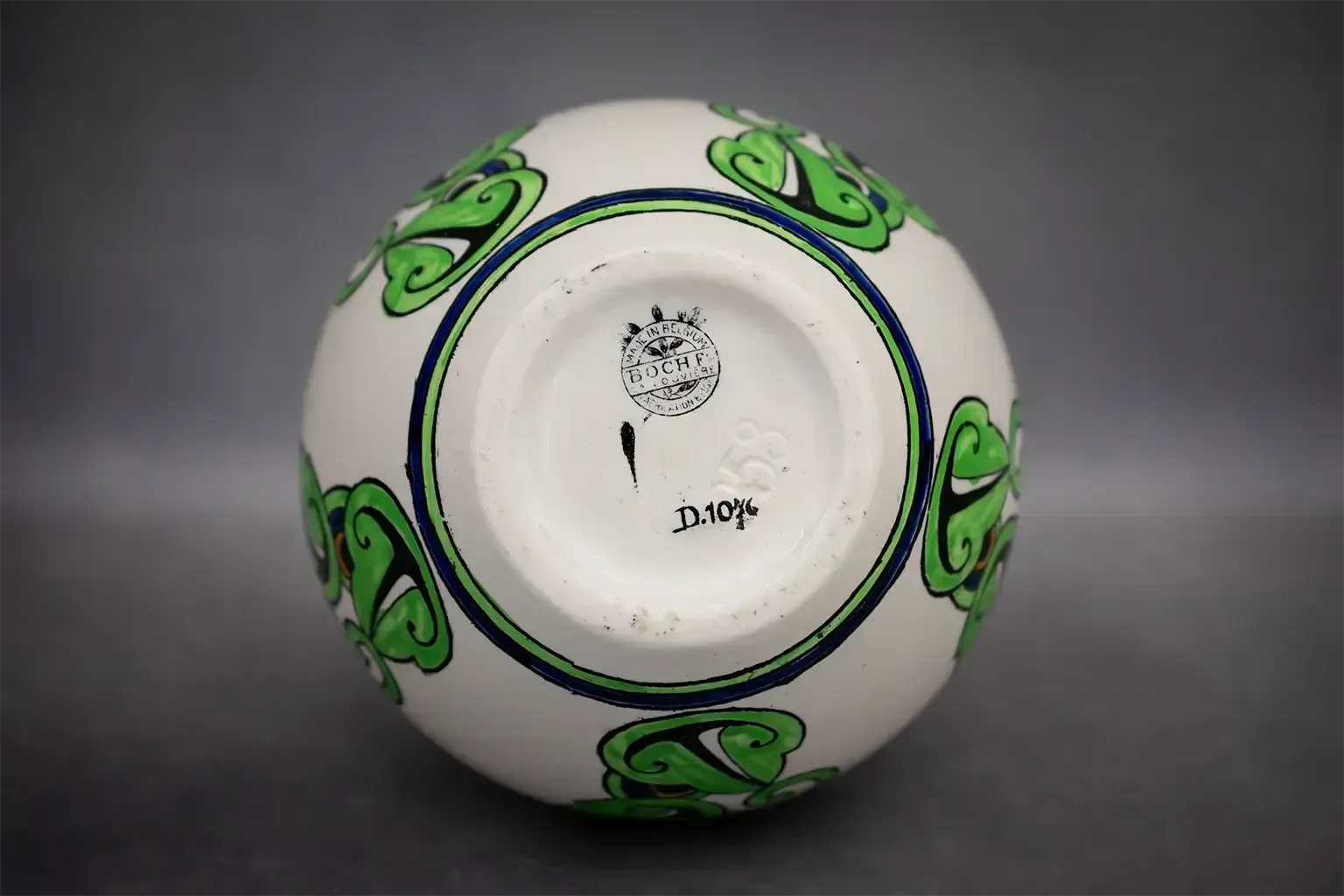 690.0 Vase Boch Frères à décor de feuillages stylisés (D.1076) photo