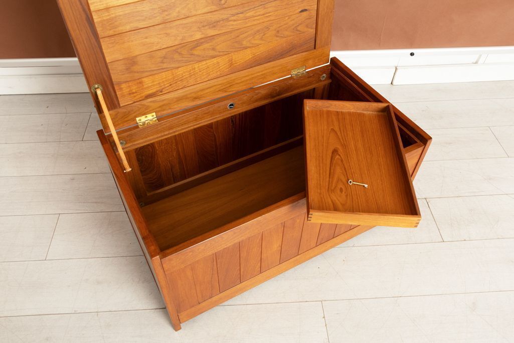 Teak Toy Box By O. Schjoll & B.K. Handest For Randers, Denmark C.1960 photo vinterior