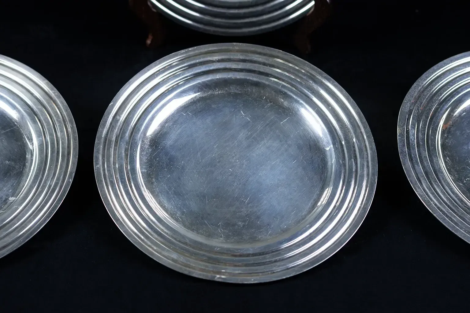Art Deco verzilverde metalen borden – Christofle, Ondulations-patroon van Luc Lanel (x4) photo 350.0