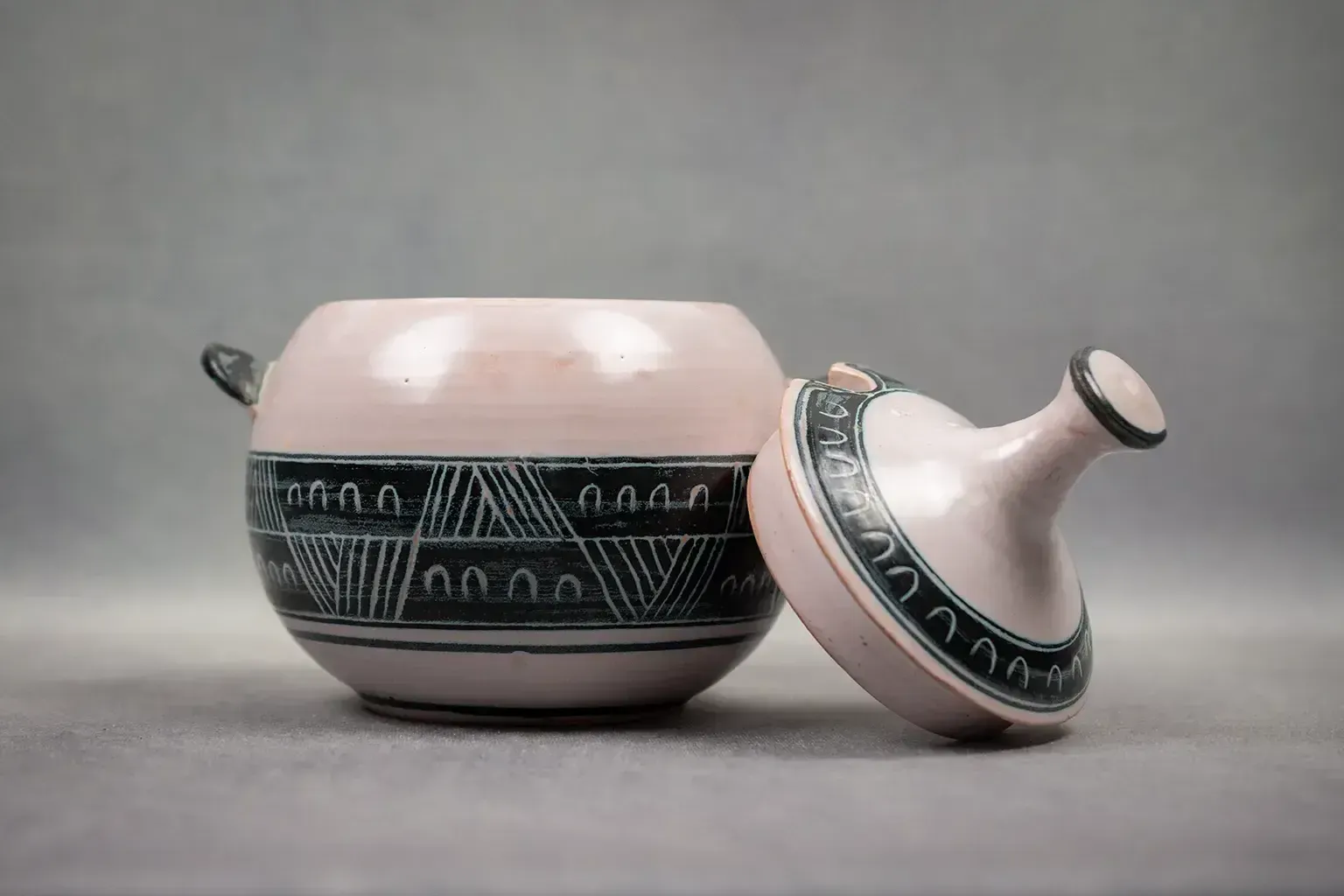 Pot à confiture avec couvercle, signé Yvon Roy - céramique mid-century photo for sale