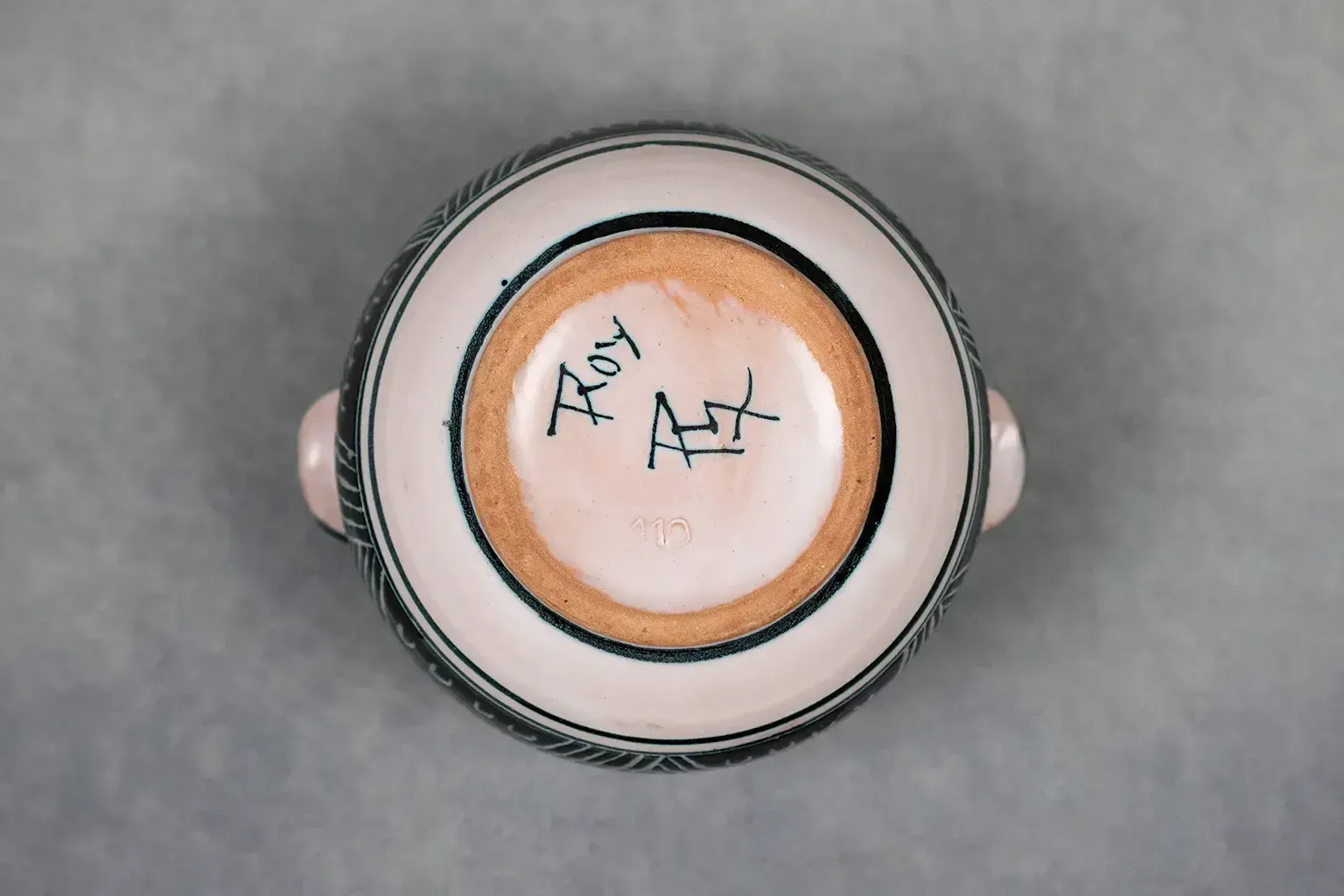 photo furniture Pot à confiture avec couvercle, signé Yvon Roy - céramique mid-century
