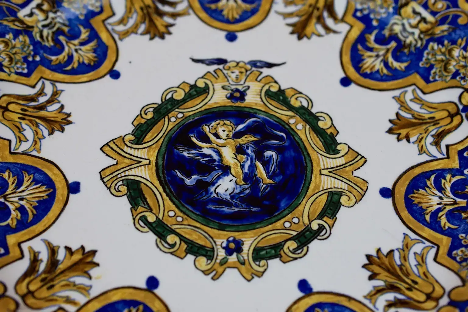 19th Century Gien Faience Plate In The Italian Renaissance Style photo vinterior