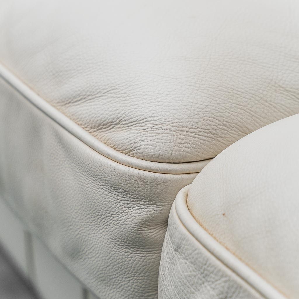 Vintage 1970s Chesterfield 3 Seater Sofa In White Leather, Modern Antiques photo Furniture