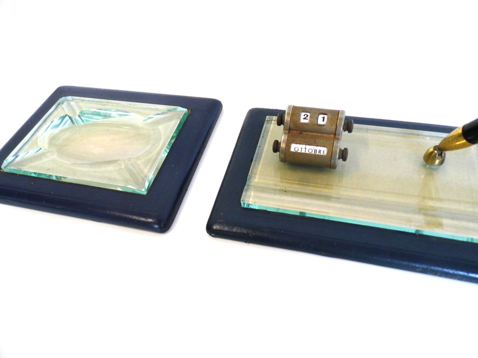 photo furniture Vintage Italian Desk Top Fontana Arte 1960s Ashtray Glass And Faux Leather