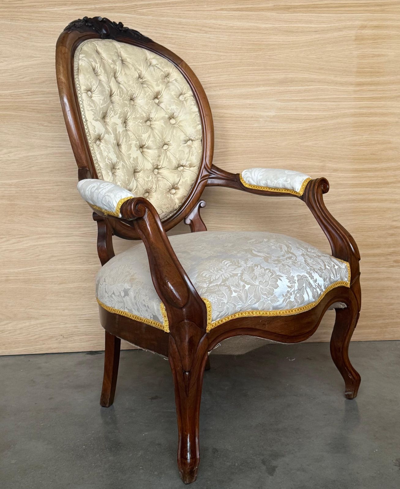 Paire de fauteuils Louis XVI en noyer massif, XIXe siècle, français ~ Fauteuils photo vintage