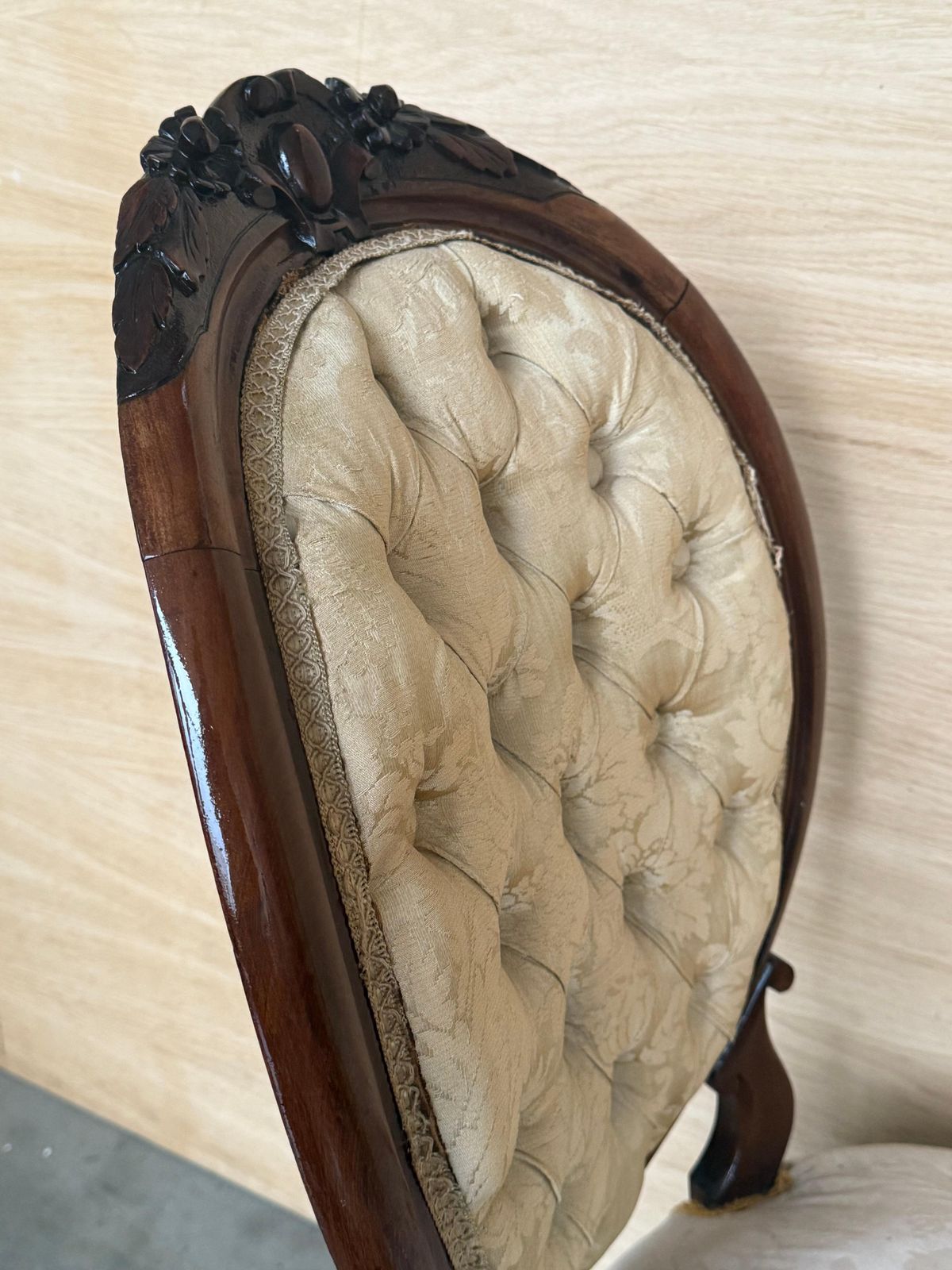 photo for sale Ensemble de six fauteuils Louis XVI d'époque XIXe siècle en noyer massif, France ~ Fauteuils