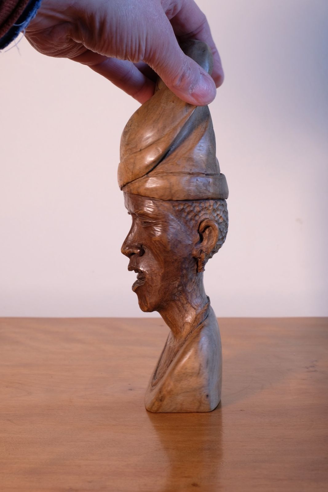 photo vintage African Hand Carved Wooden Sculpture – Tribal Portrait Art (24.5cm)