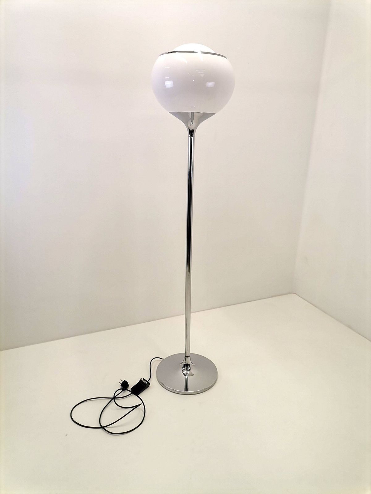 Midcentury Bud Floor Lamp By Meblo Guzzini / White Sphere And Chrome Floor Lamp / 70s Italian Design Made In Yugoslavia photo 1760.0