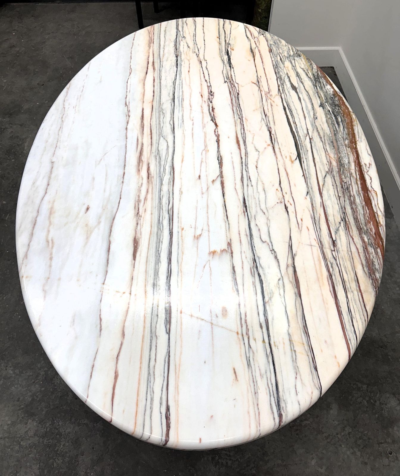 Grote Ovale Italiaanse Eettafel In Arabescato Rosso Marmer – Sculptuurachtige Stenen Tafel, Jaren 1970 photo buy