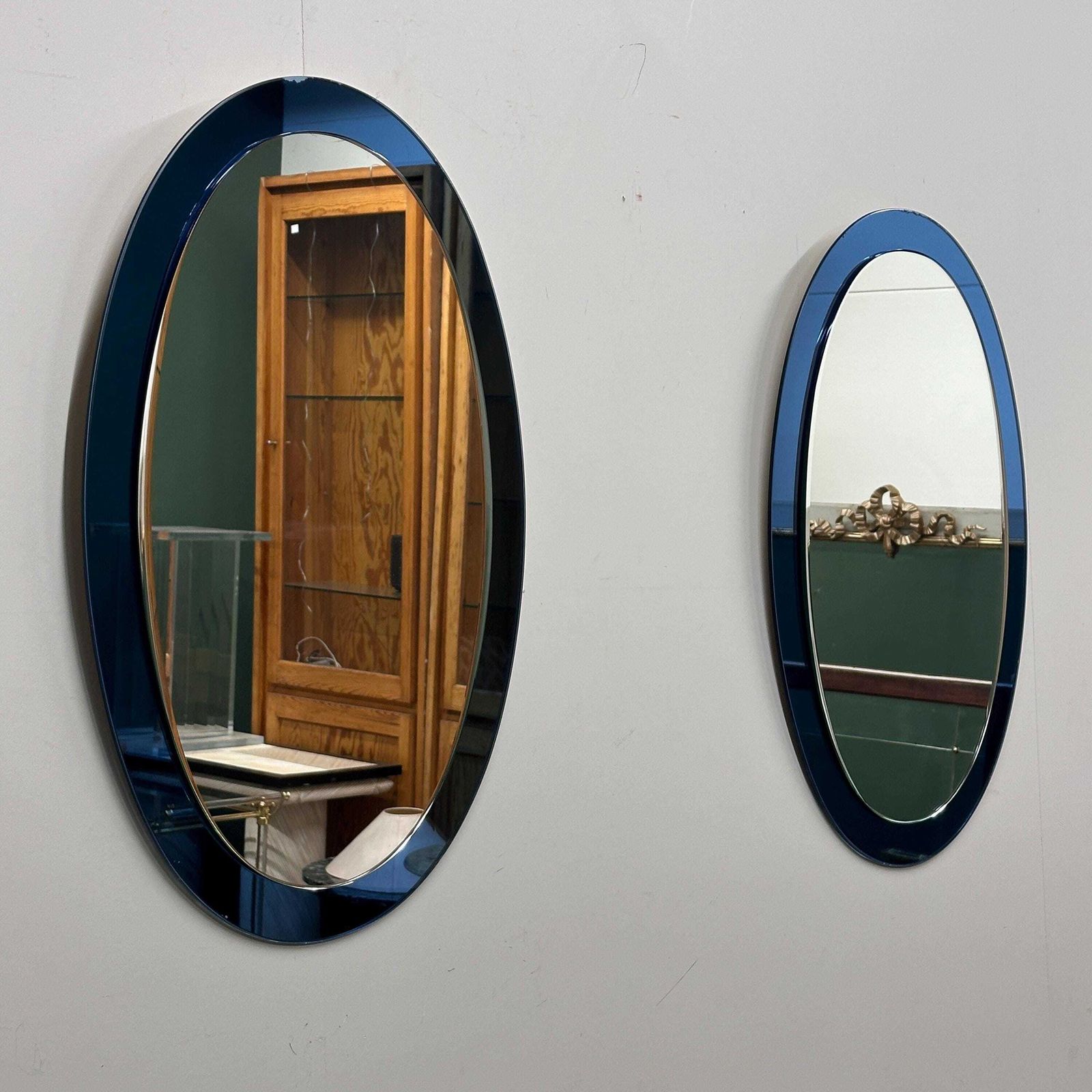 Zeldzaam Paar Italiaanse Blauwe Ovale Spiegels, Toegeschreven Aan Cristal Arte, Jaren 1970 photo vinterior