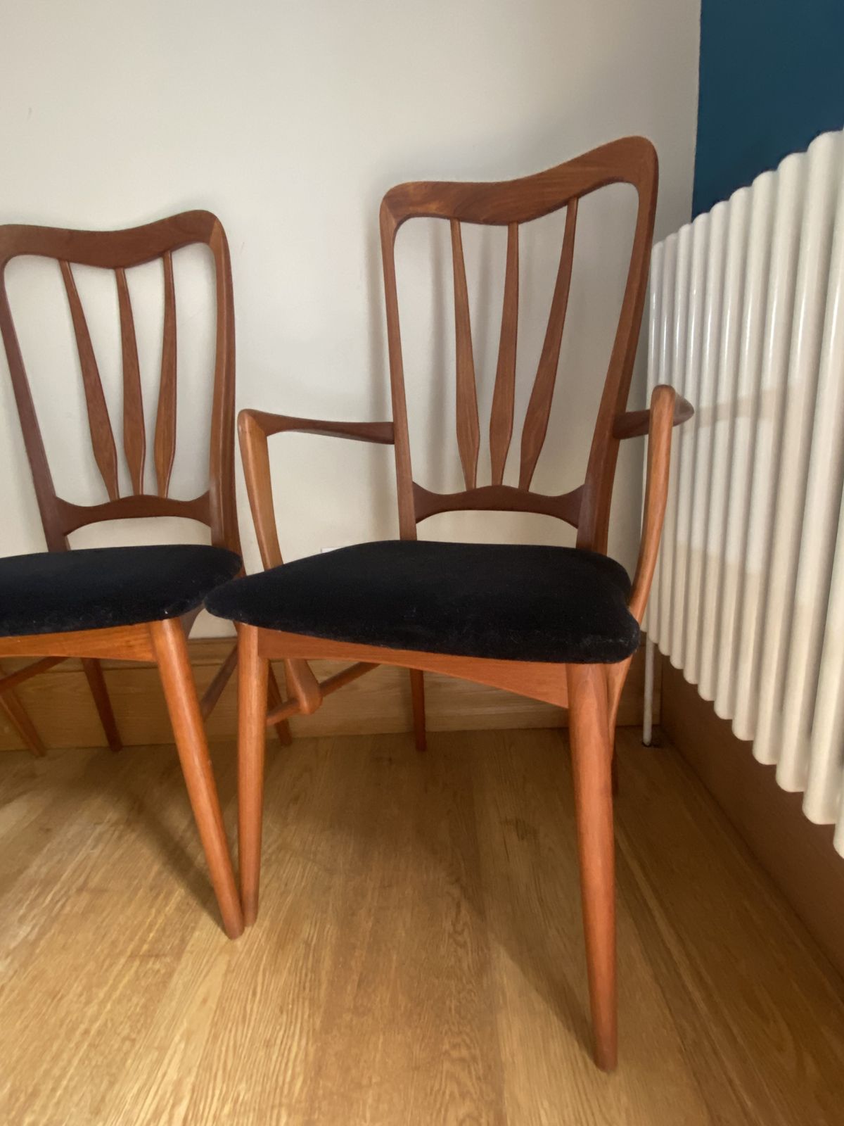 Niels Koefoed 4 Dining Chairs And 2 Carvers photo vinterior