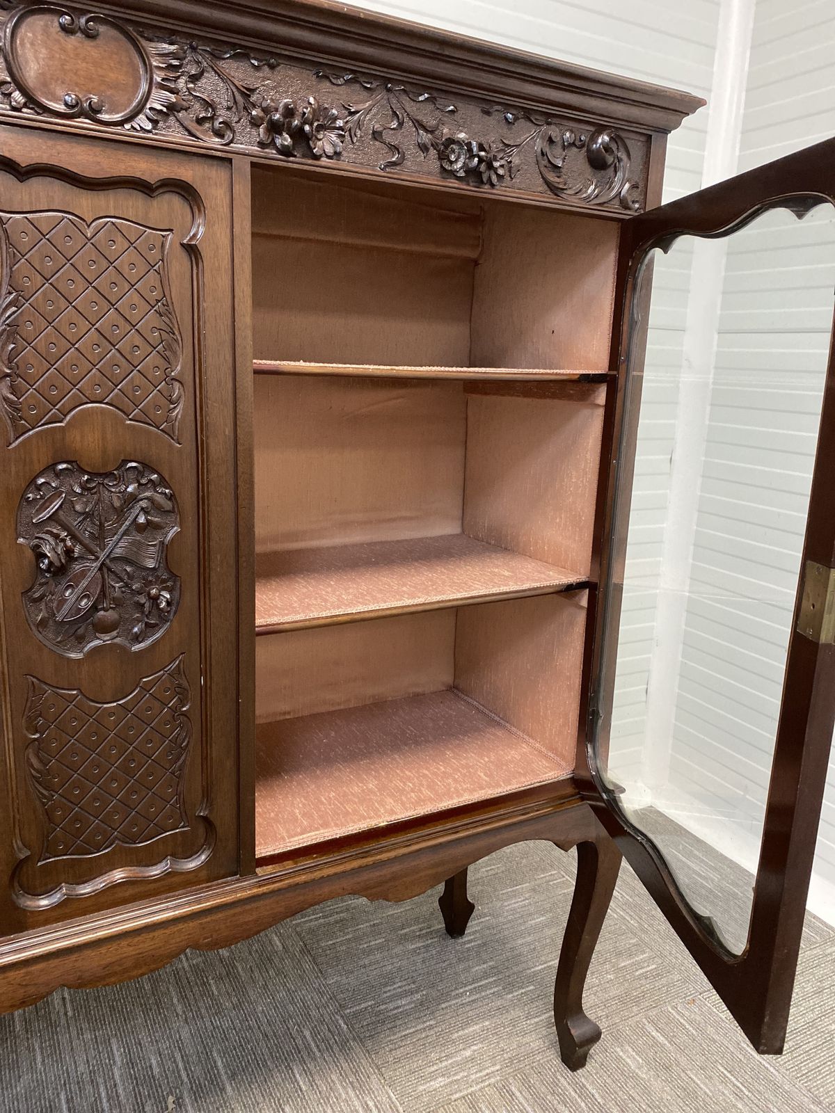 Early 20th Century English Neo Baroque Display Cabinet photo vinterior