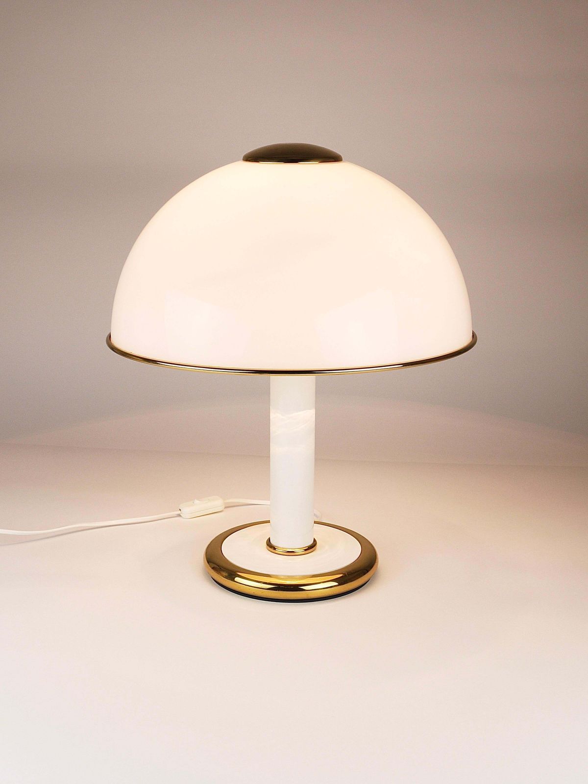 photo furniture F. Fabbian Gold & White Murano Glass Mushroom Table Side Lamp, Italy, 1970s