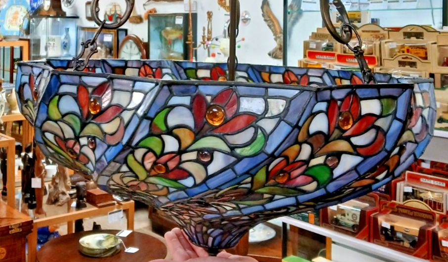 High Quality Mid Century Tiffany Style Glass Pendant Light Shade & Fittings photo for sale