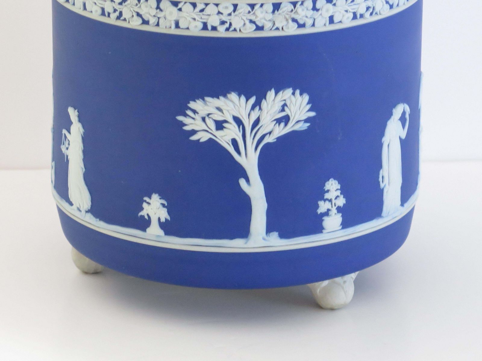 Wedgwood Jasperware Jardiniere Classical Figures Fully Marked, Ca 1930s photo vinterior
