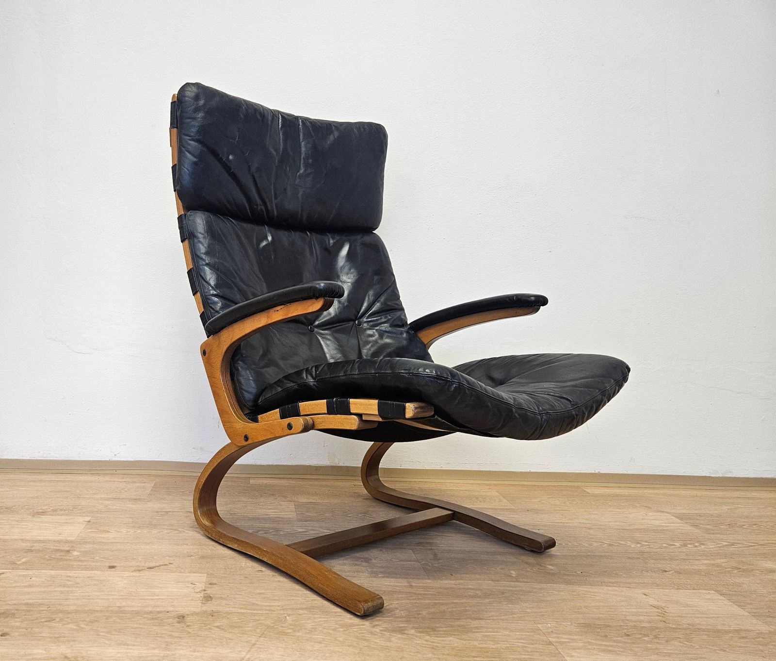 Kengu Leather Lounge Chair By Elsa & Nordahl Solheim Rybo Rykken, Norway, 1960s photo furniture