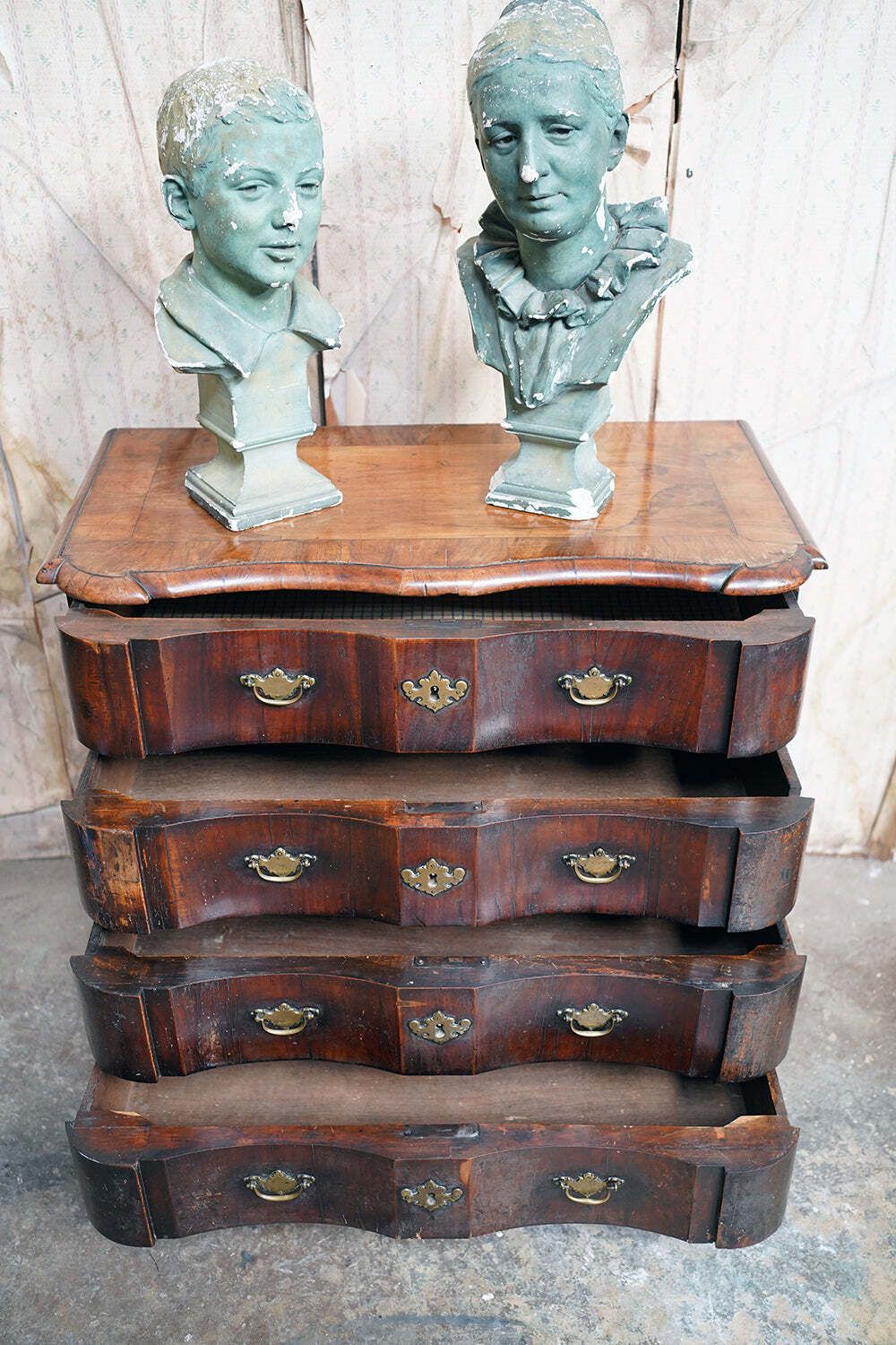 photo furniture An Early 18thc Dutch Walnut Serpentine Commode C.1730 40