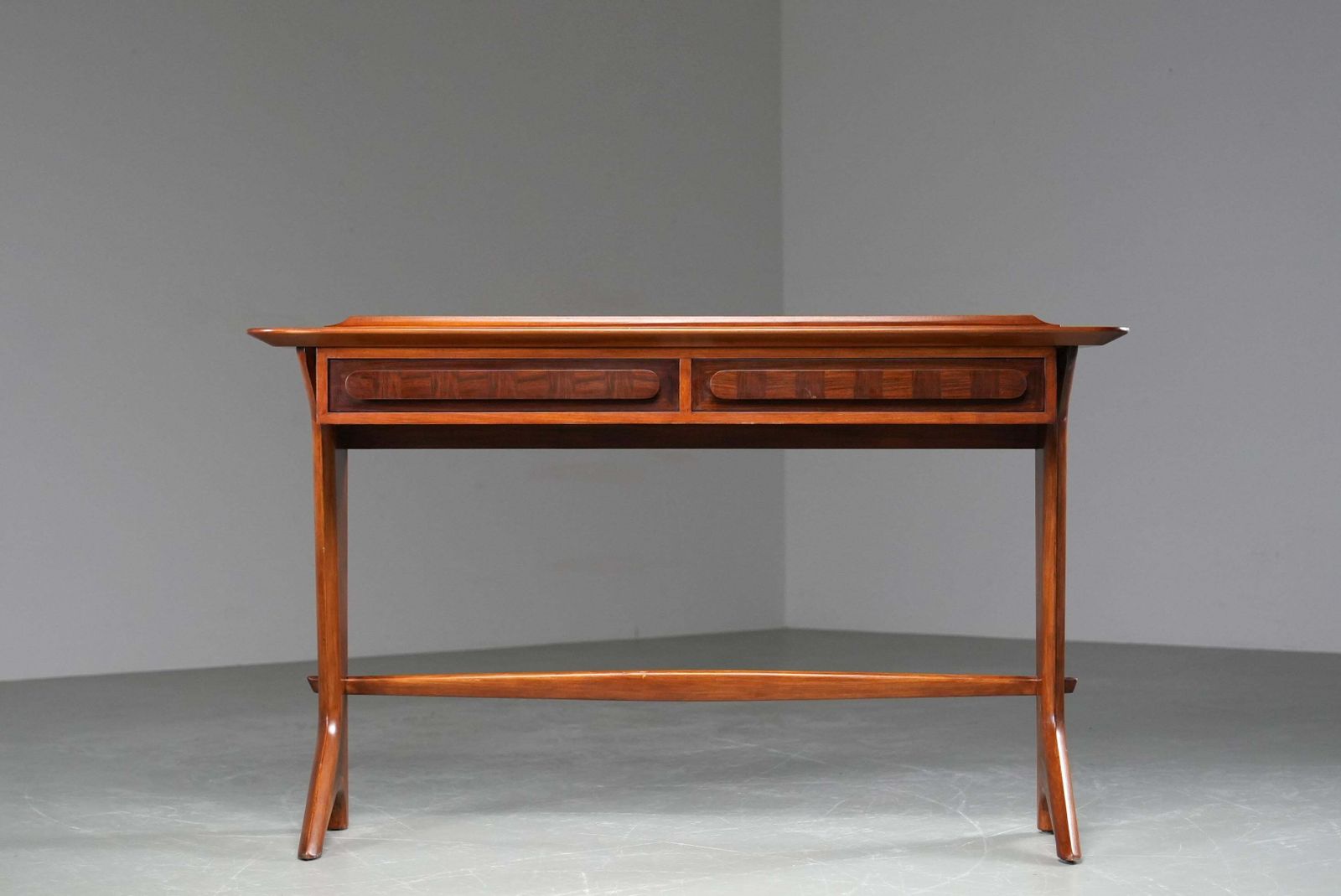Ico Parisi Console In Walnoot En Kersenhout, Italië, Ca. Jaren 1950 photo Meubels