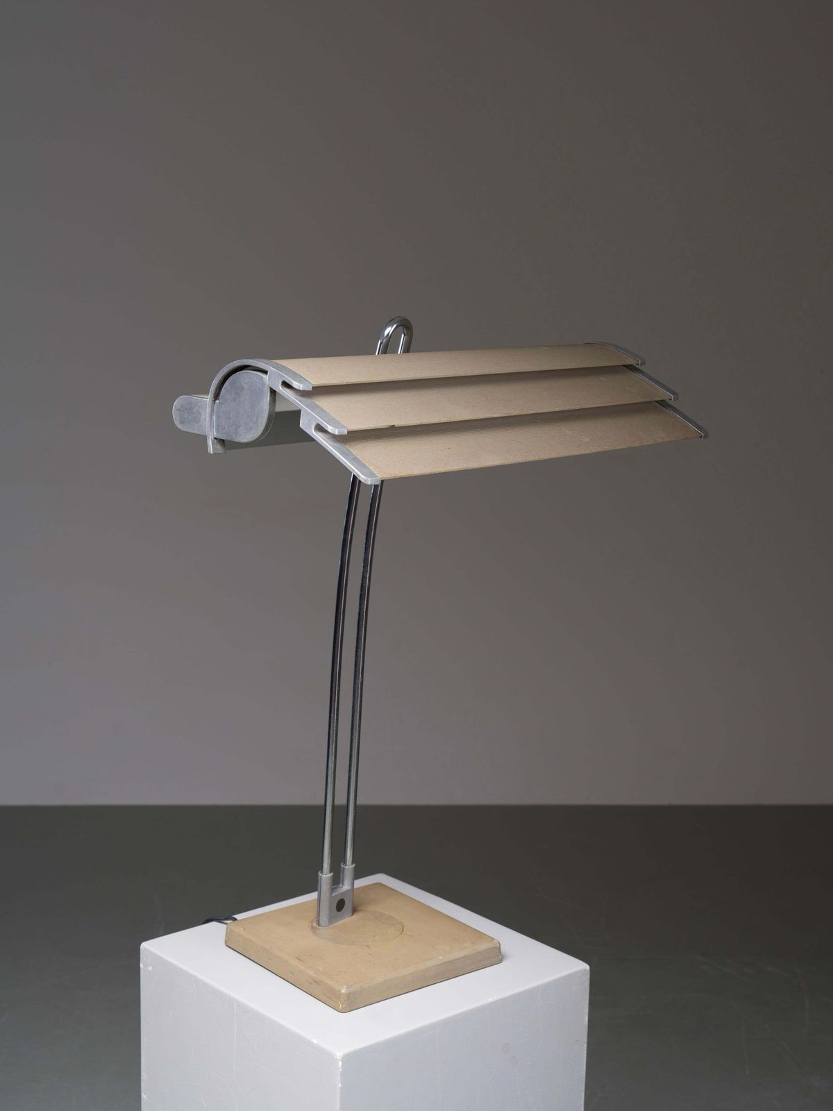 Bureaulamp Van Gegoten Ijzer, Staal En Geribbeld Aluminium, Frankrijk, Ca. Jaren 1960 photo for sale
