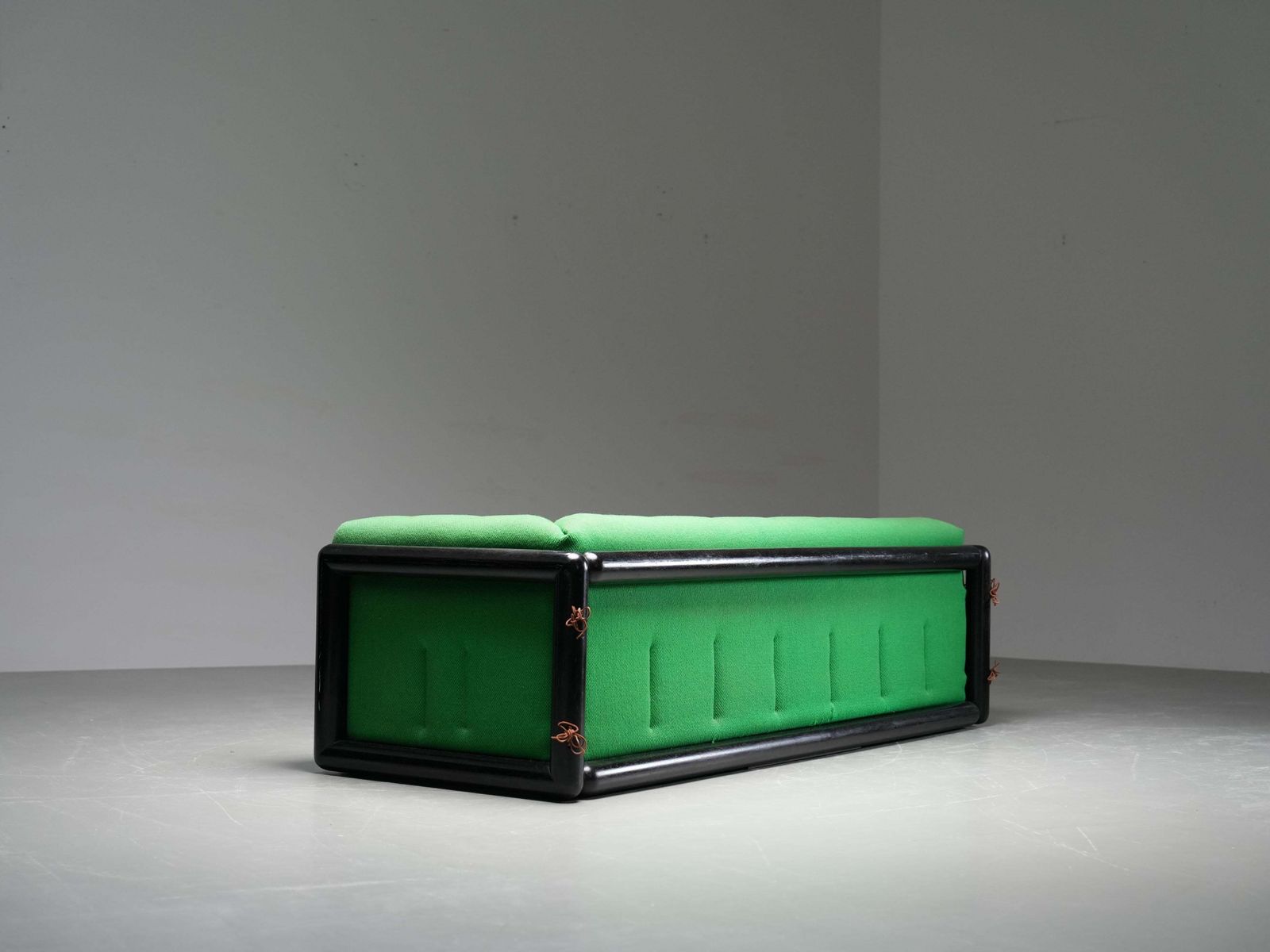 photo furniture Carlo Scarpa "Cornaro" Bank, Vroege Uitvoering In Irokohout En Stof, Italië, Ca. Jaren 1950
