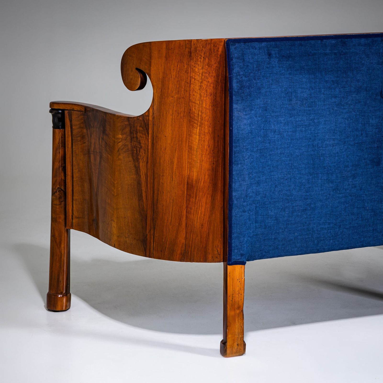 Biedermeier Sofa In Walnoot, Oostenrijk, Ca. 1830 photo for sale
