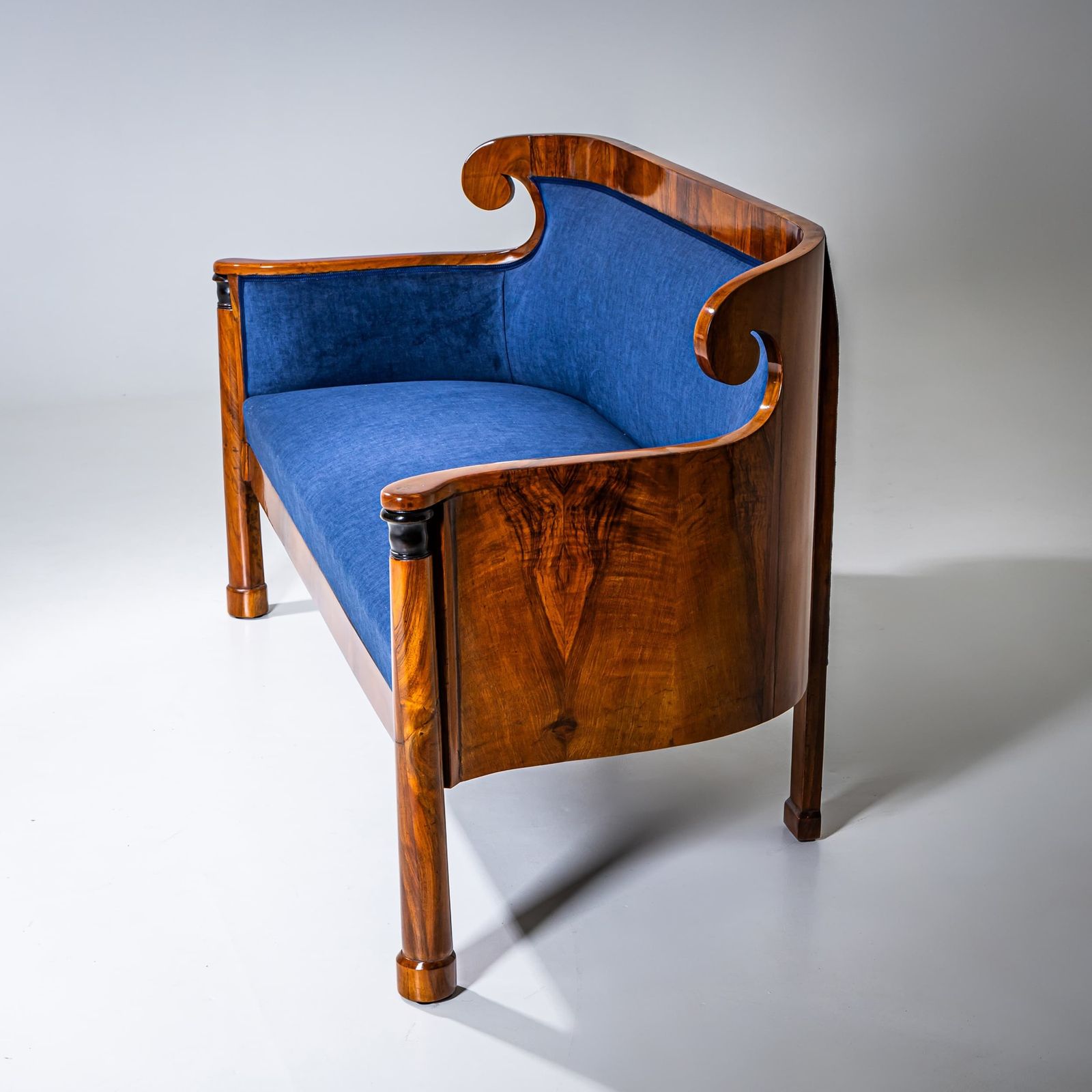 Biedermeier Sofa In Walnoot, Oostenrijk, Ca. 1830 photo vintage