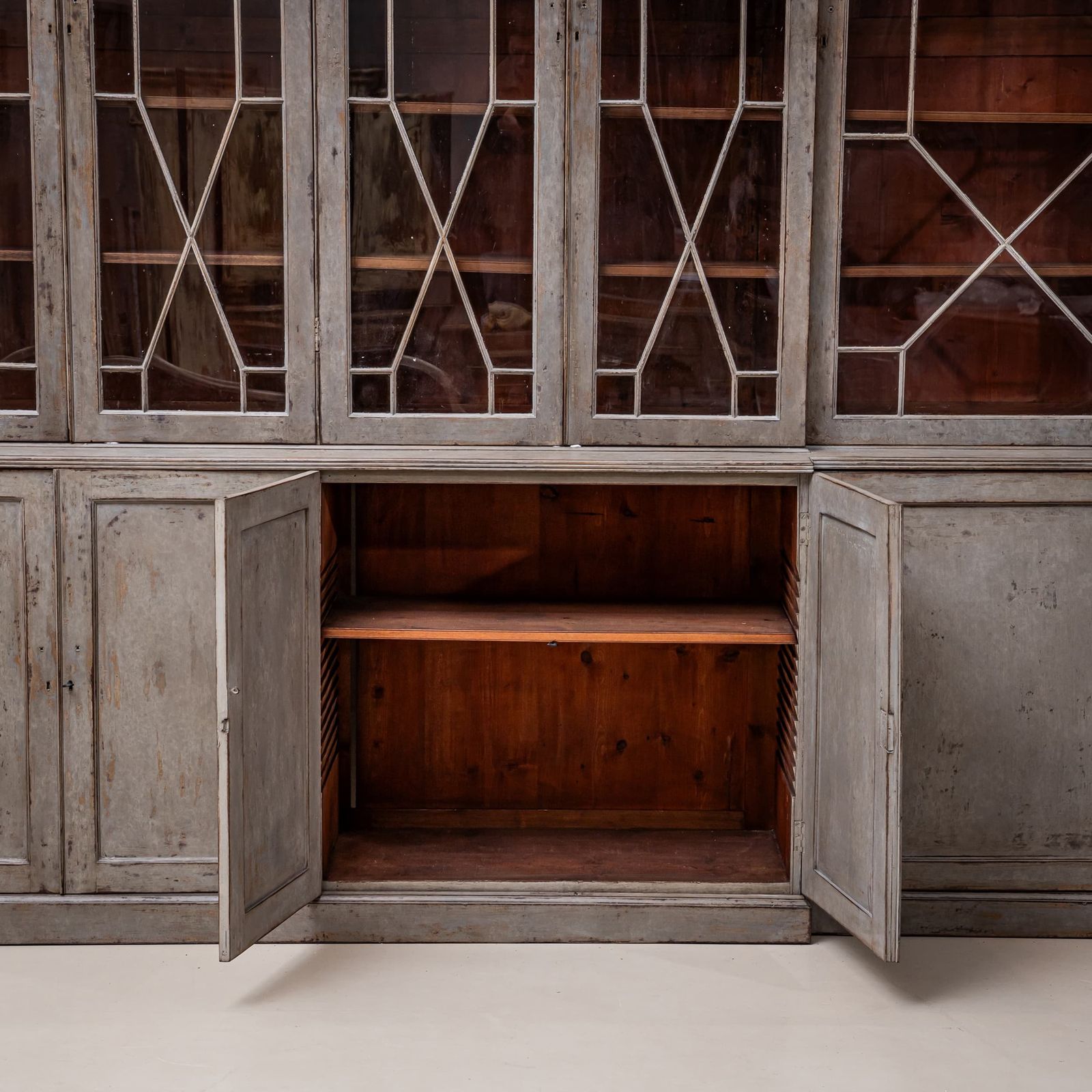 Large Chippendale Library Bookcase, England, Late 18th Century photo vinterior