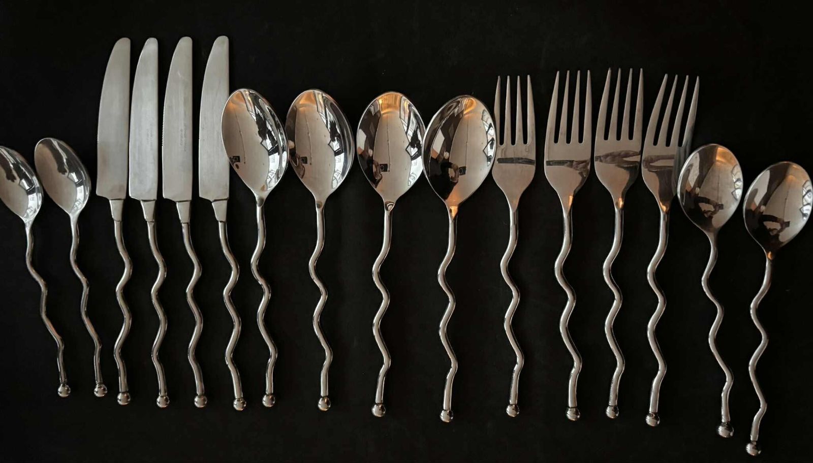 Set van 16 delig bestek | Gedraaid gesmeed bestek | Brutalist | Middeleeuws | Viking | Postmodern | Handgemaakt | Voor 4 personen | Cadeau | Bruiloft photo for sale