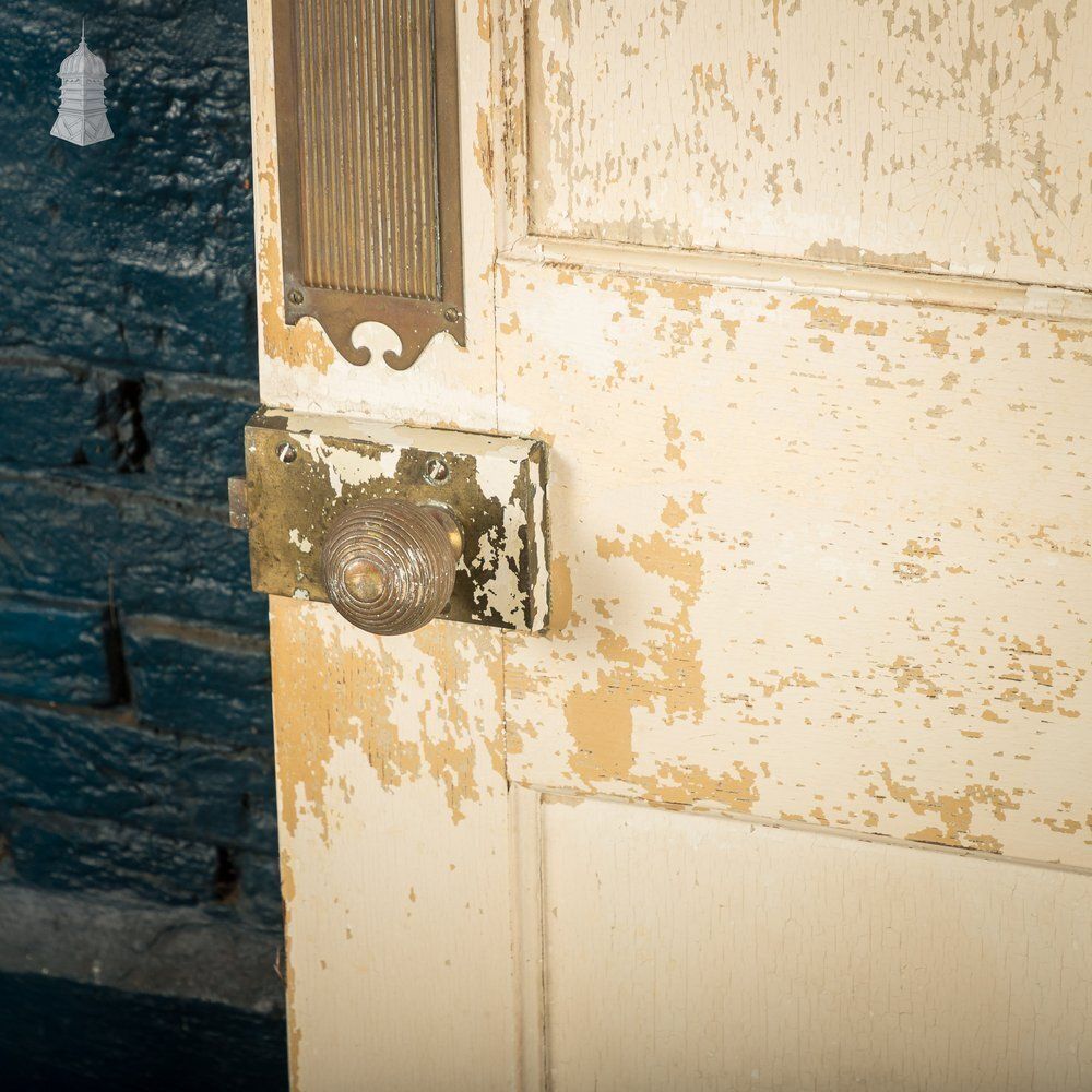 photo vinterior Moulded Panel Door, 4 Panel, Distressed Paint