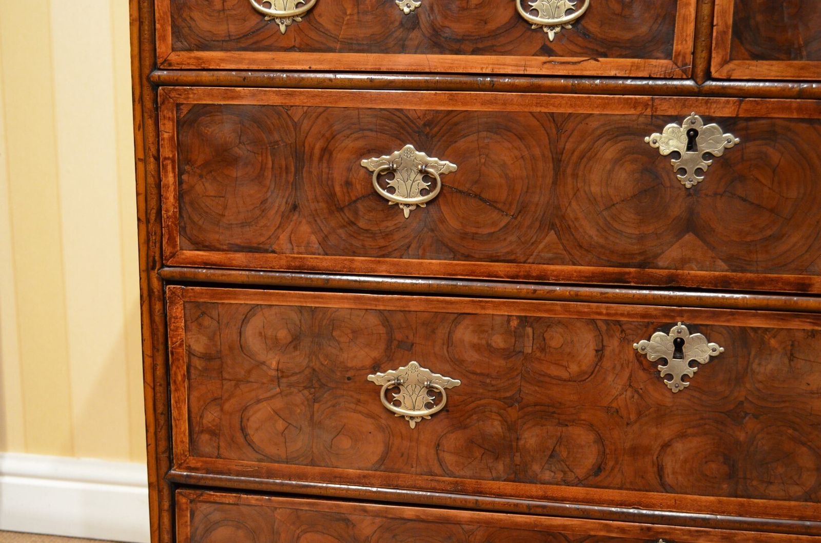 Fine Oyster Veneered Chest Of Drawers photo vinterior