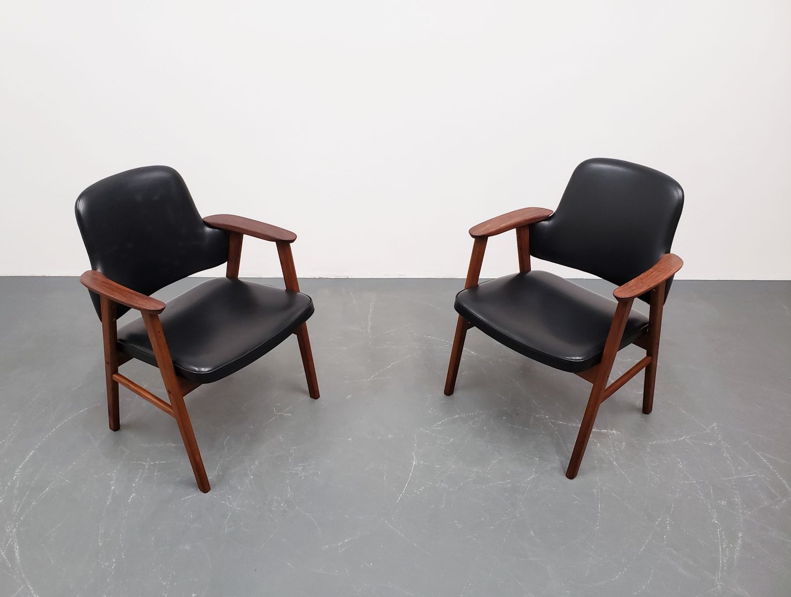 One Left   Mid Cetury Desk Teak Chair, 1960s photo Furniture