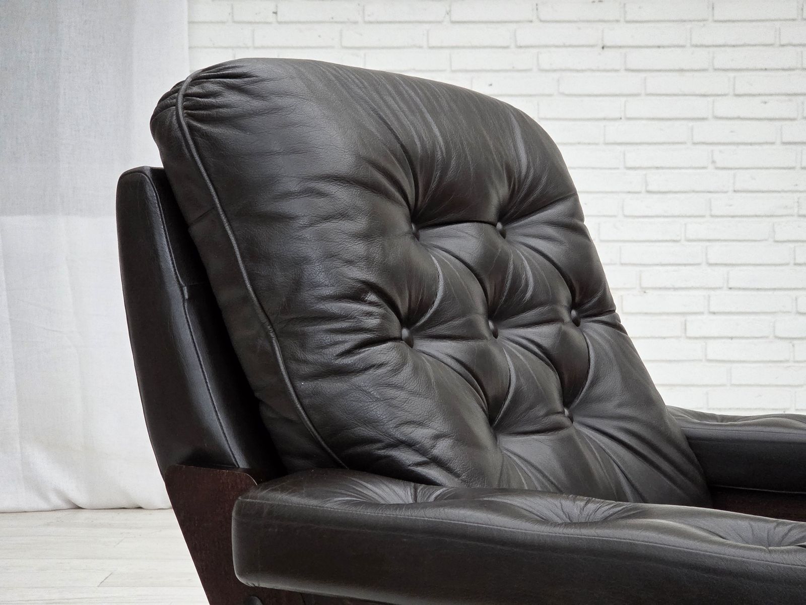 photo for sale Jaren 1970, Deense Fauteuil, Bruin Meubeleer, Eikenhout.