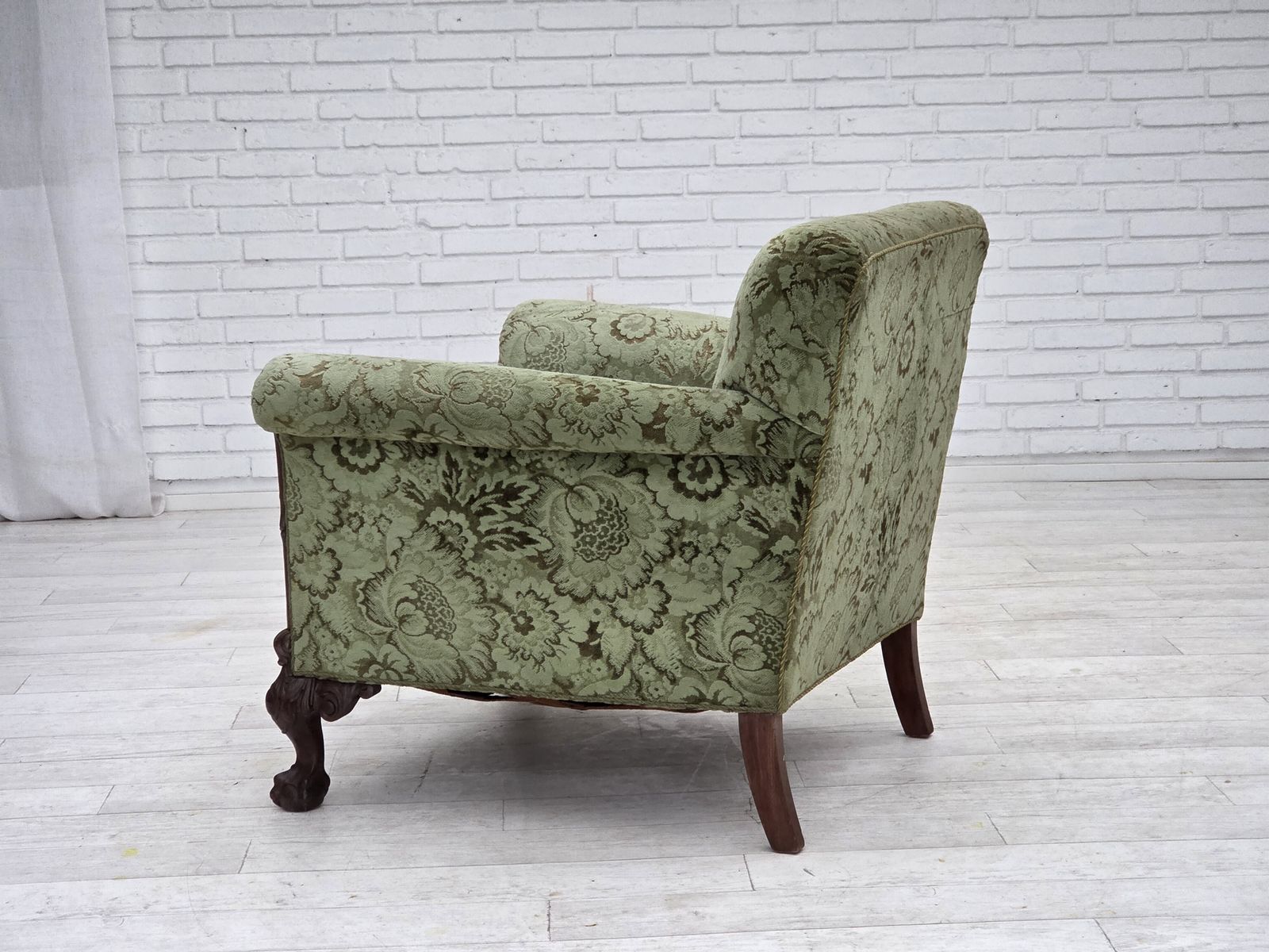 photo vintage 1950s, Danish Armchair, Green Furniture Velour, Carved Oak Wood.