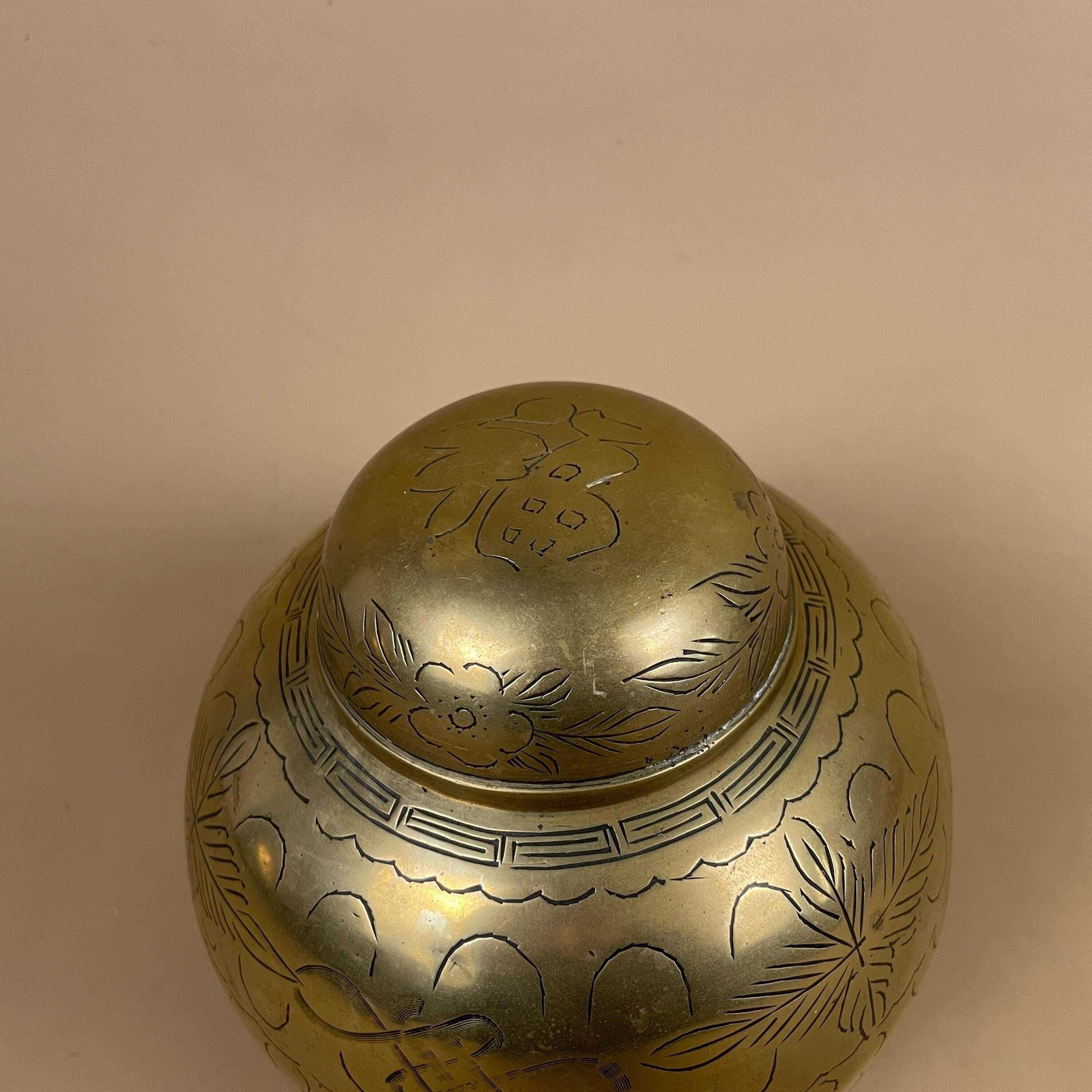 Gold Brass Oriental Chinese Vase Decorative Pot Antique Asian Pattern Decorative Vintage Engraved Traditional Lidded Lid Round Patterned photo buy
