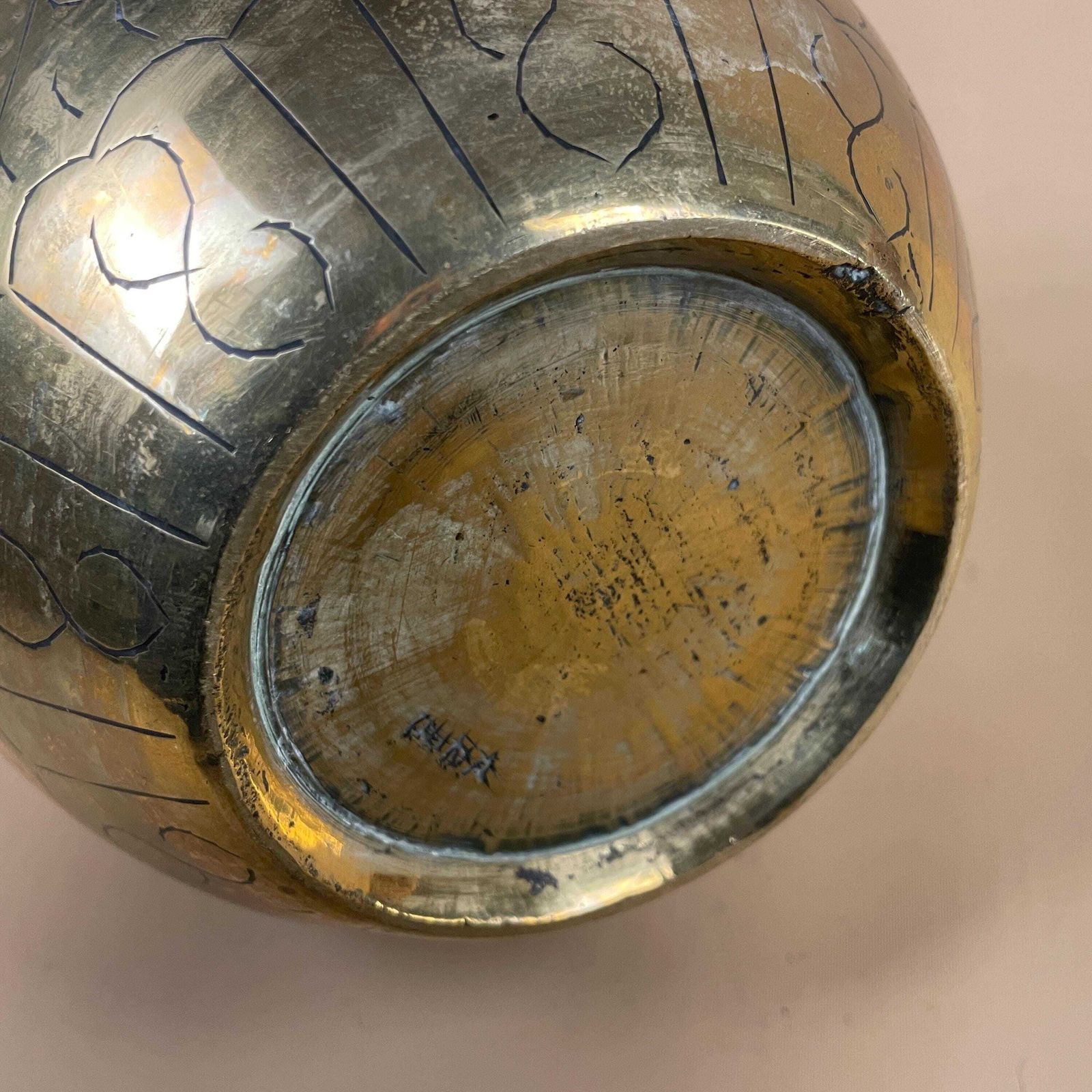 photo for sale Gold Brass Oriental Chinese Vase Decorative Pot Antique Asian Pattern Decorative Vintage Engraved Traditional Lidded Lid Round Patterned
