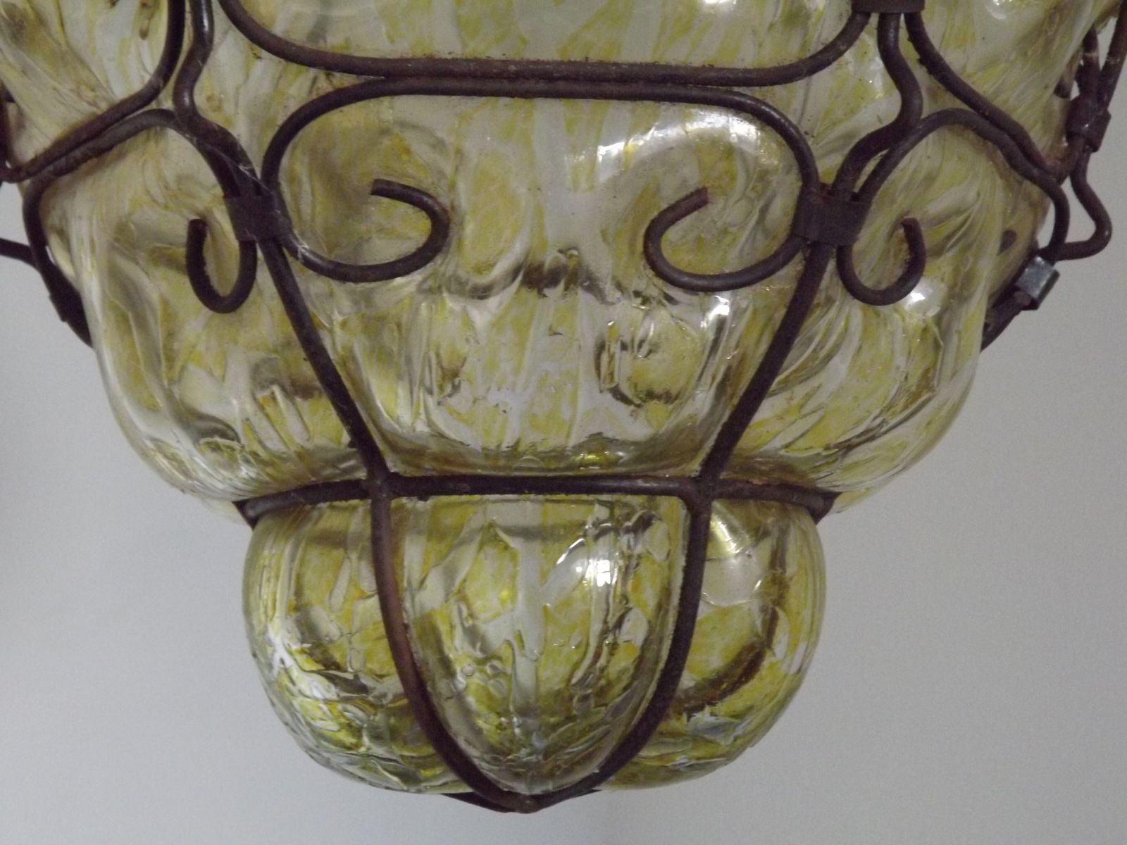 photo furniture Lanterne suspendue italienne en fer forgé et verre de Murano craquelé, années 1960
