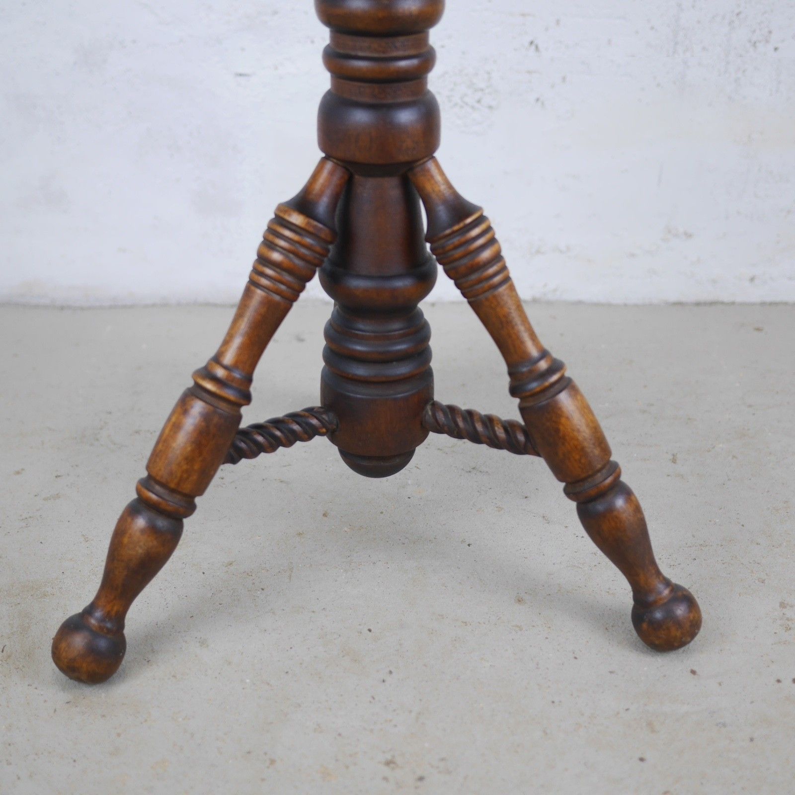 photo vintage Antique Adjustable Wooden Cast Iron Piano Stool Plant Stand #103077