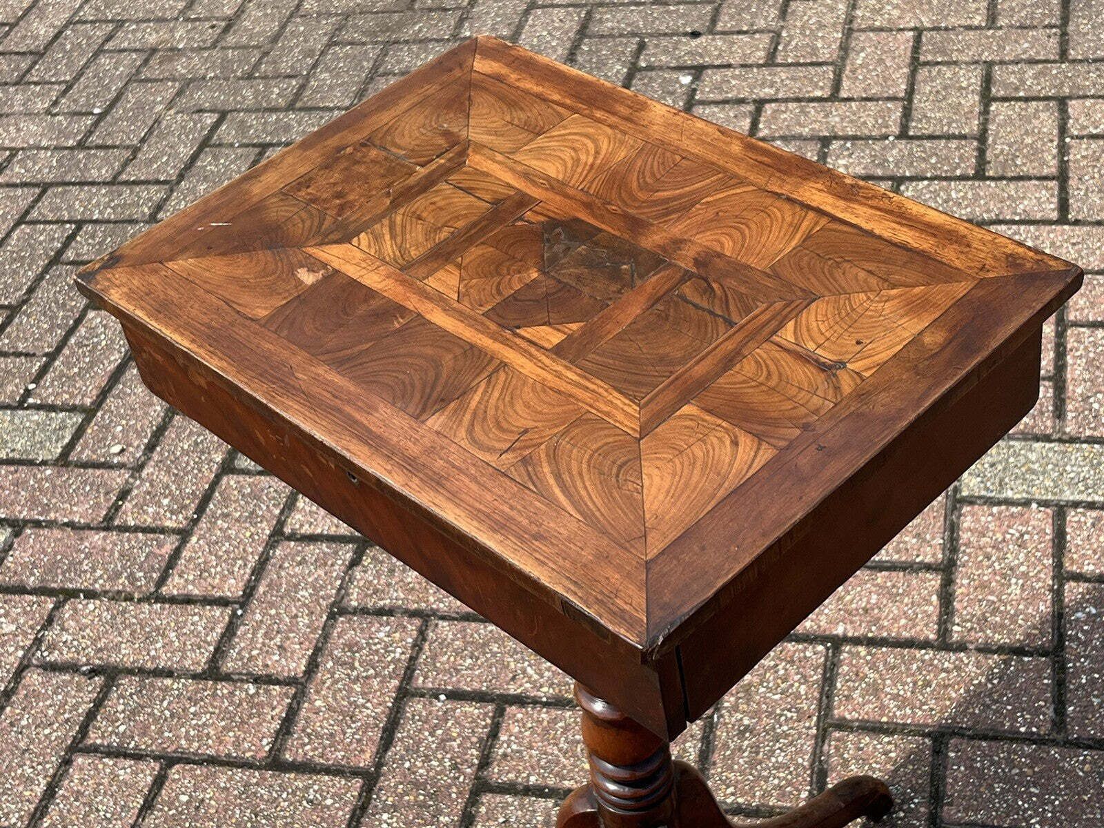 638.0 Oyster Veneer Lamp Table/Side Table With Drawer photo