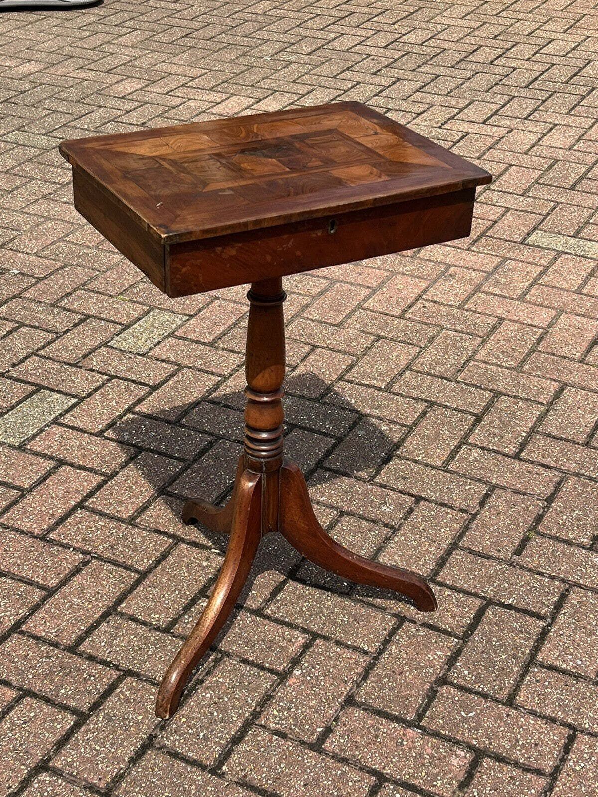 photo vinterior Oyster Veneer Lamp Table/Side Table With Drawer