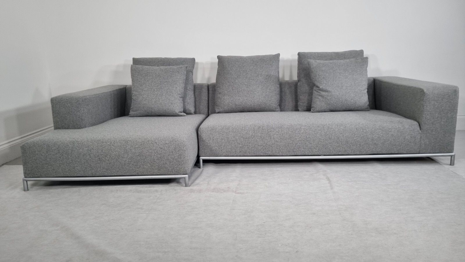 Bb Italia George L Shape In Luxuriously Soft Mid Grey Lambswool Excellent Condit photo for sale