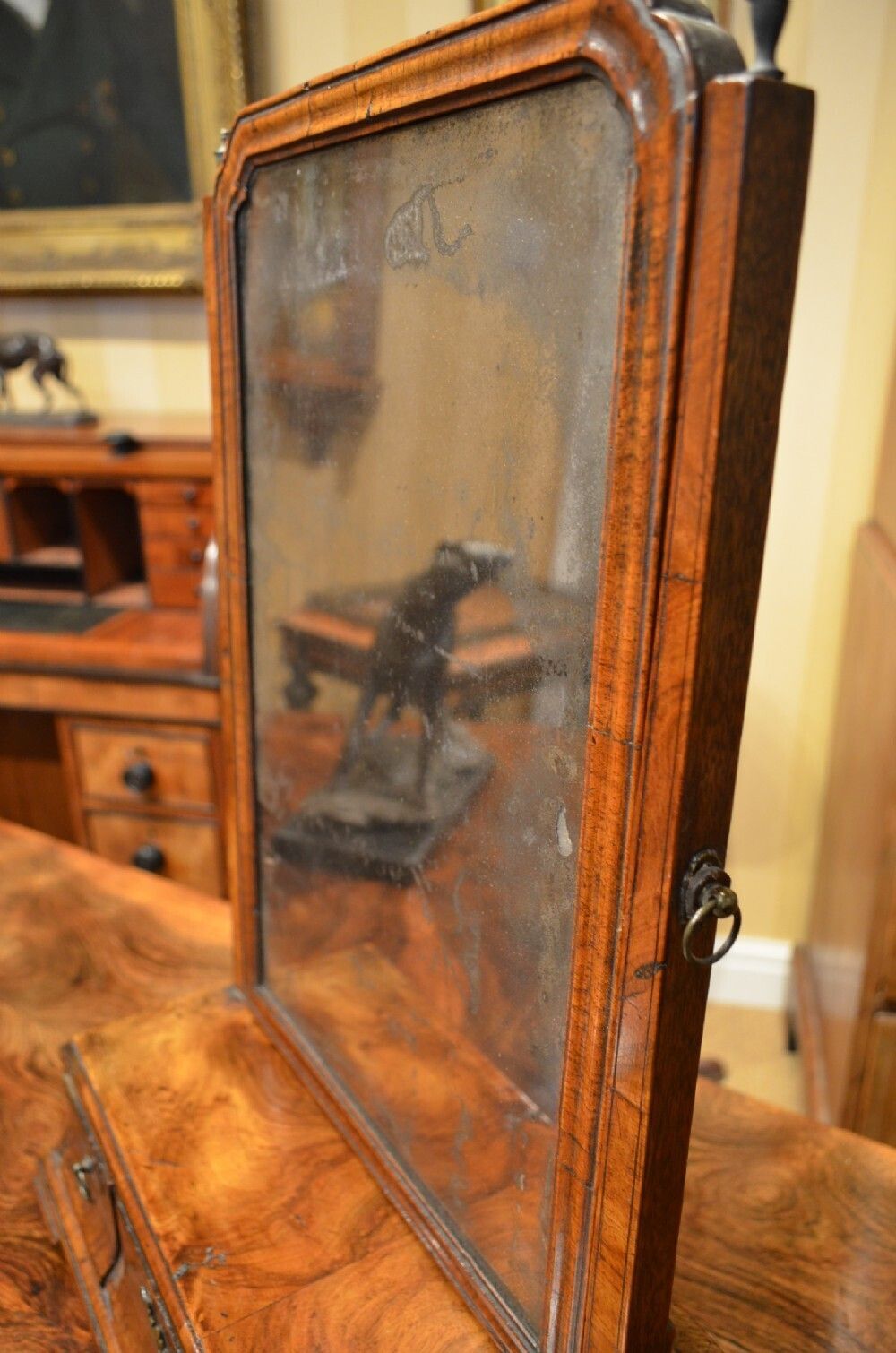 Early 18th Century Walnut Dressing Mirror. photo vintage