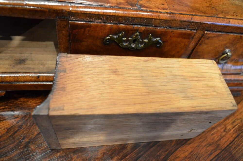 photo vinterior Early 18th Century Walnut Dressing Mirror.