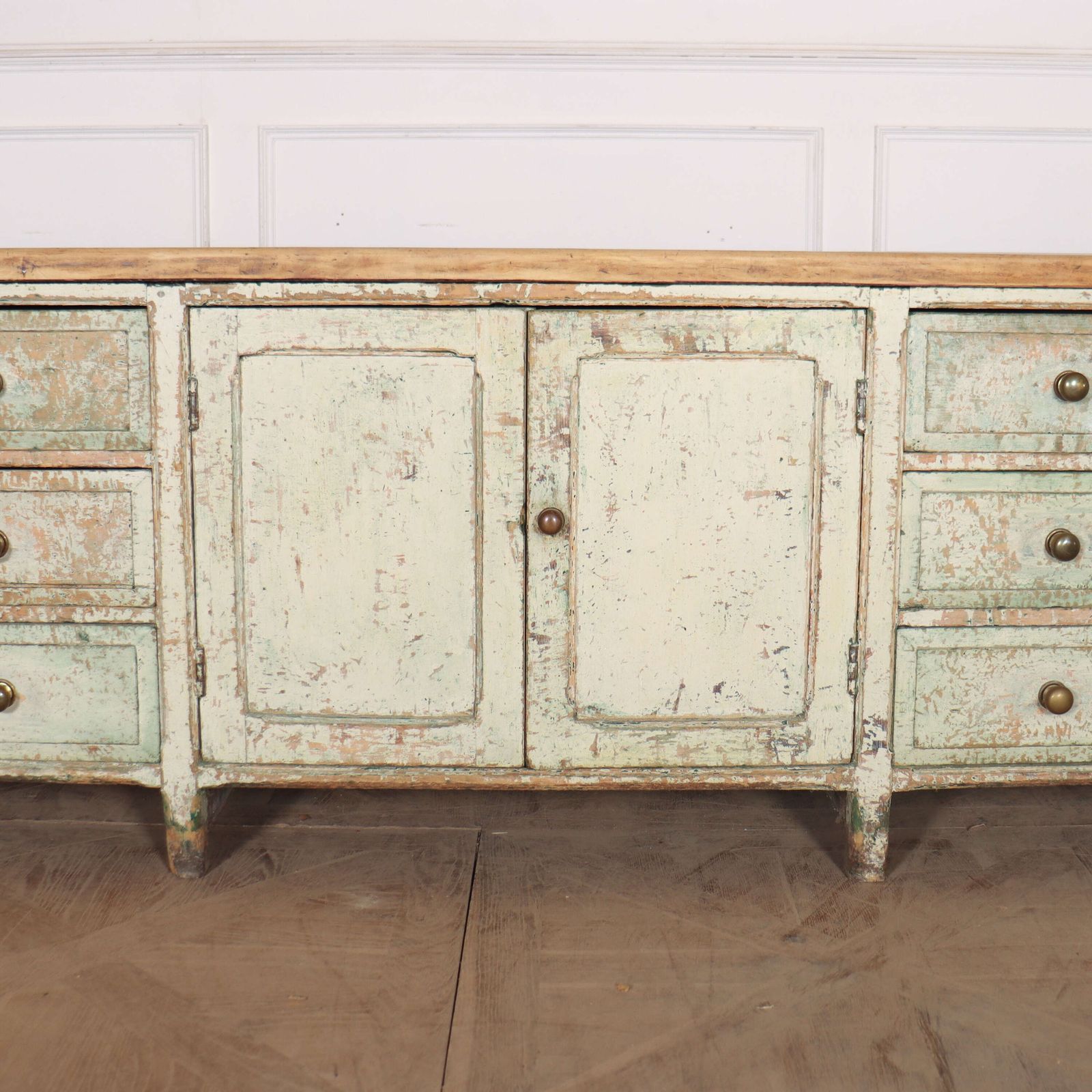 English Country House Dresser Base photo vinterior