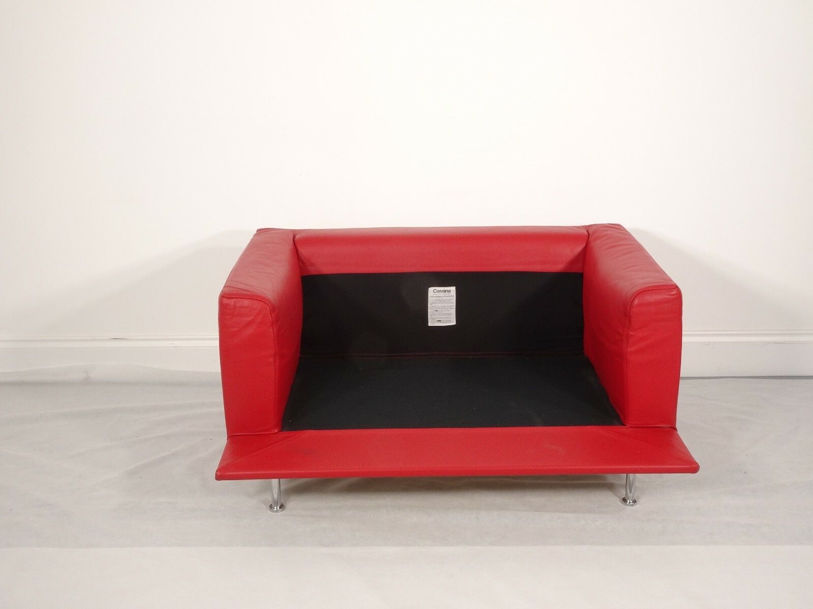 photo furniture Cassina Nest Love Chair In Genuine Red Pelle Leather, Fab Condition