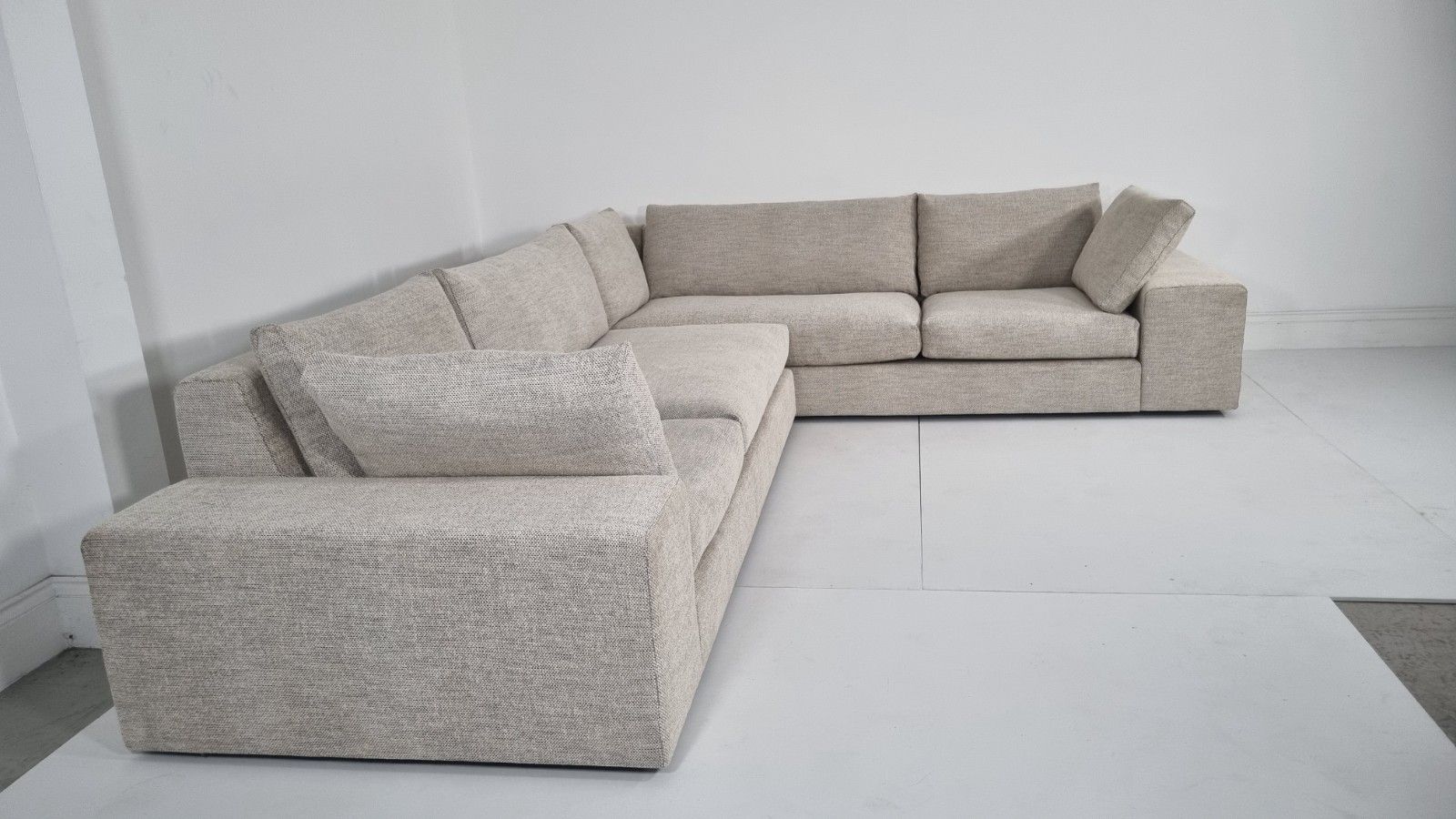 photo furniture Ligne Roset Exclusif Corner Sofa In Cream And Slate Grey Interwoven Fabric
