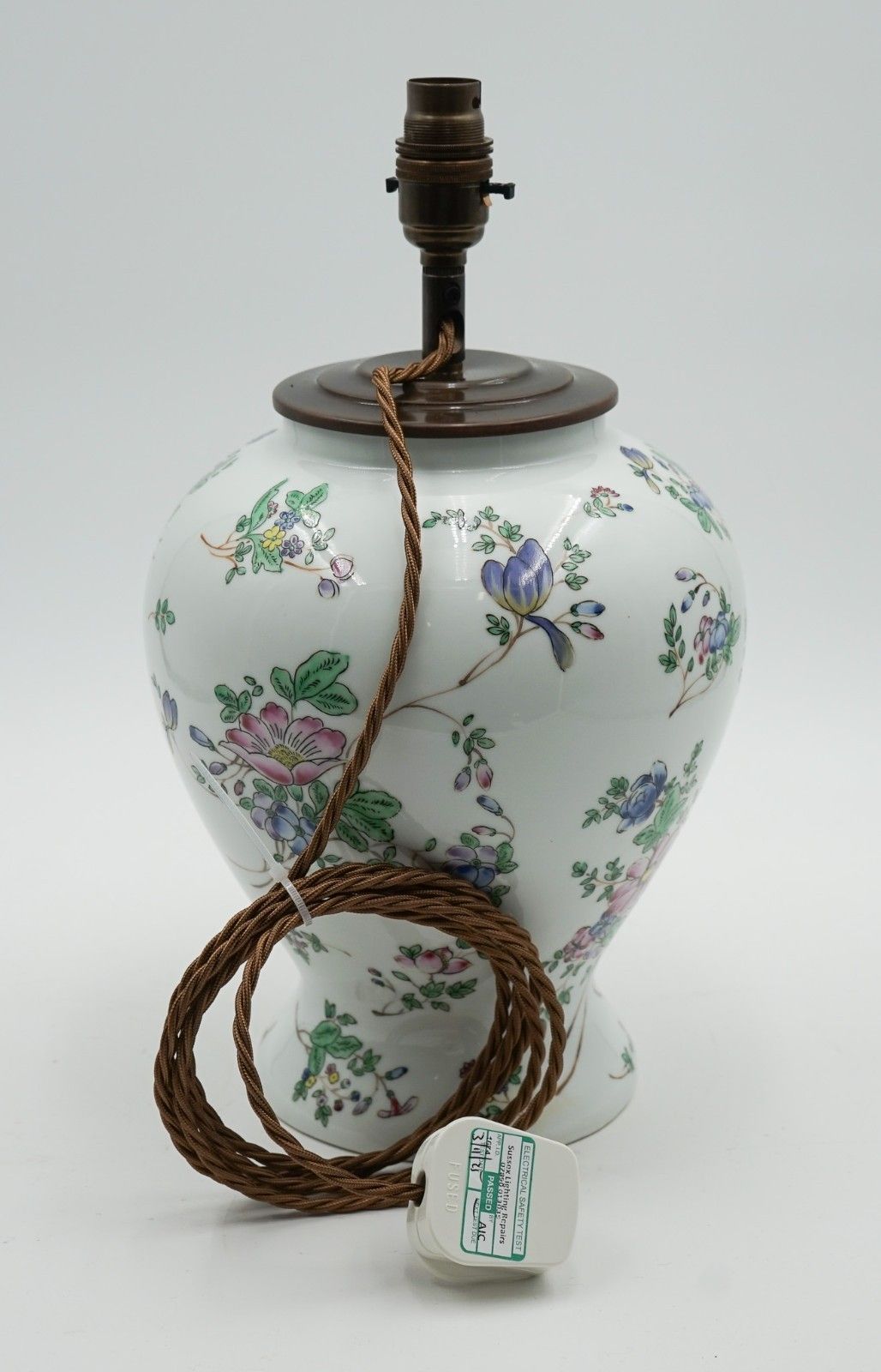 photo vinterior Pair Of 1960's Chinese Qianlong Nian Zhi Porcelain Vases Converted Table Lamps