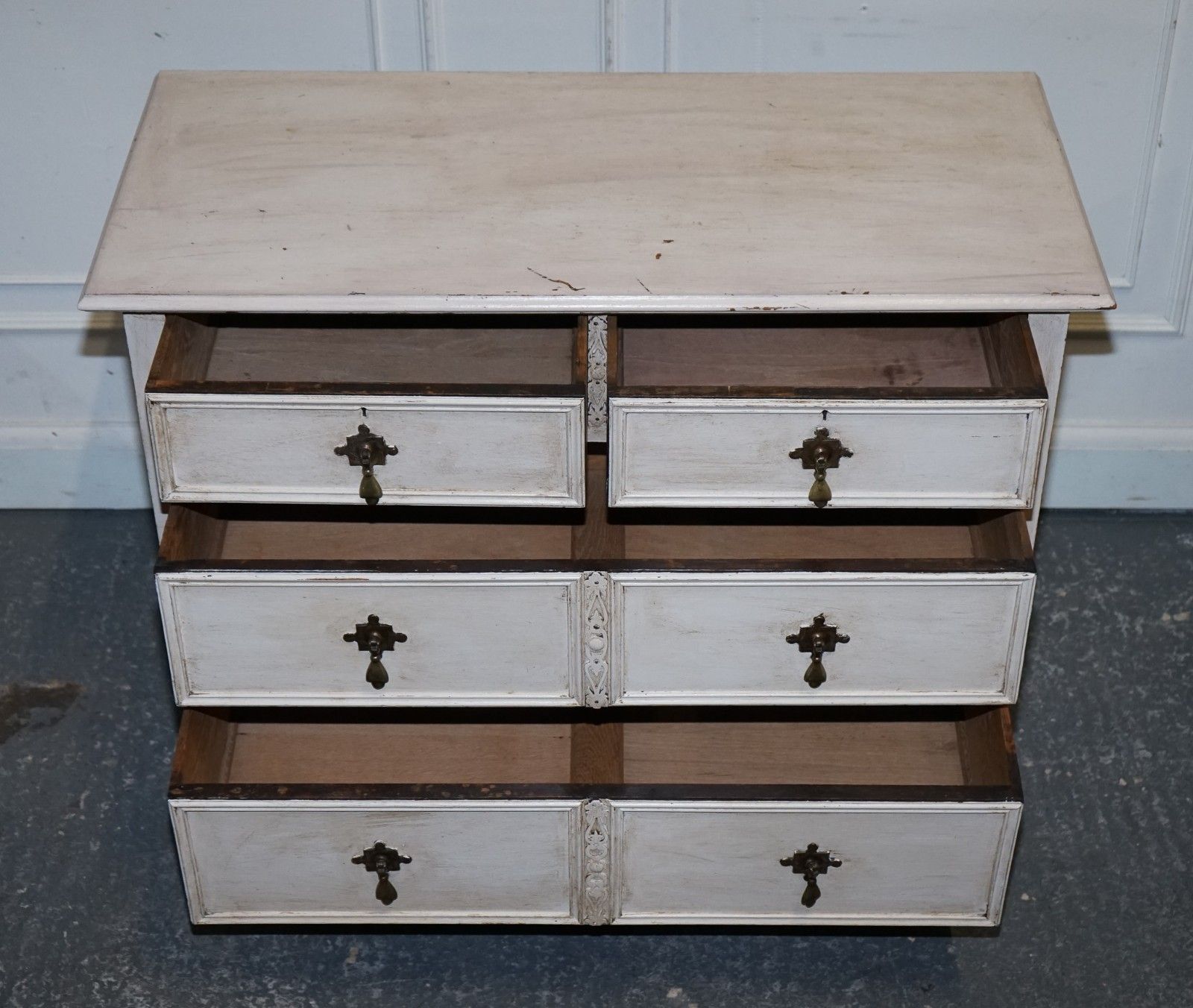photo furniture Antique Victorian Hand Painted Ivory White Chest Of Drawers With Brass Handles