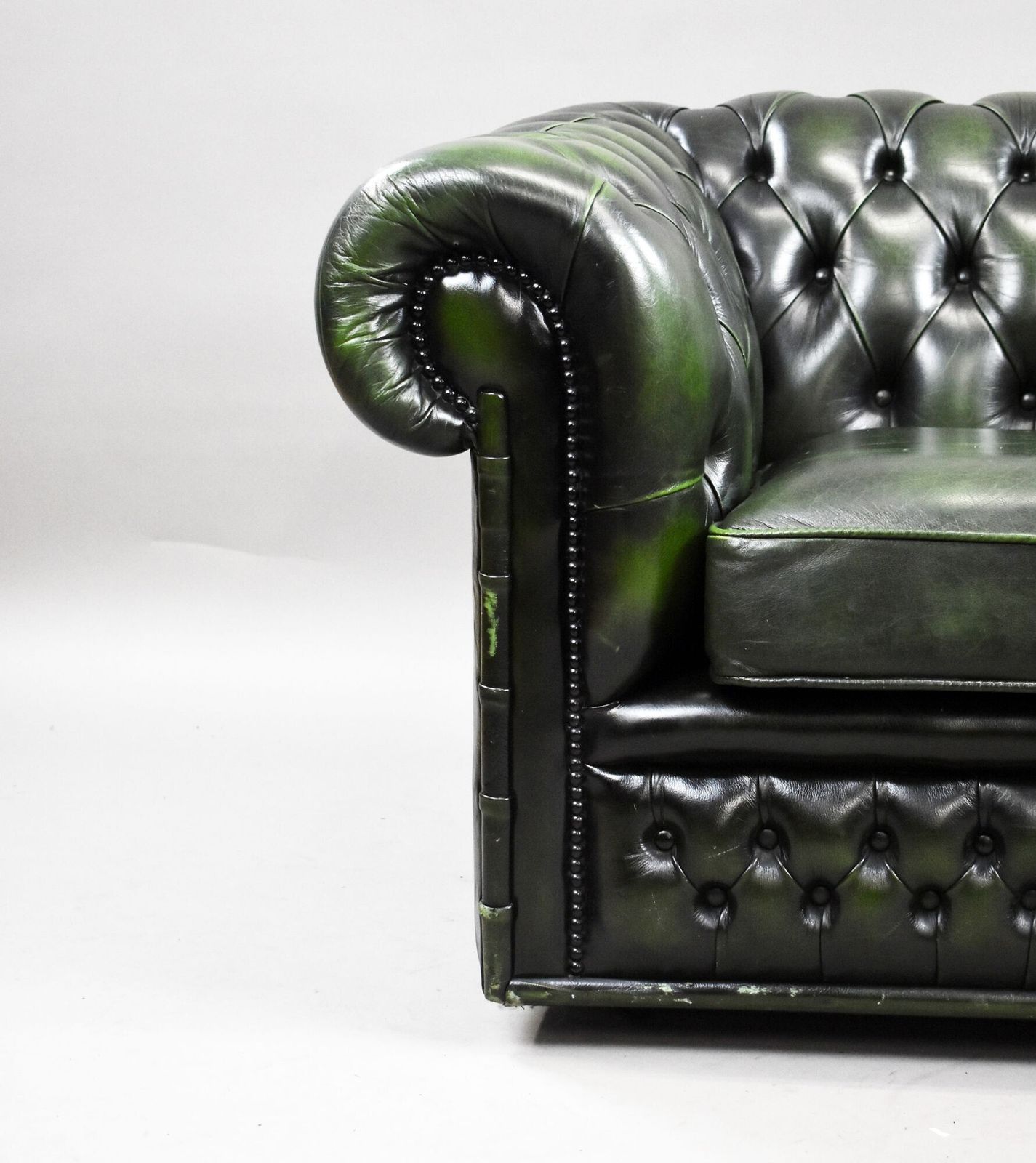 Green Leather Chesterfield photo Furniture