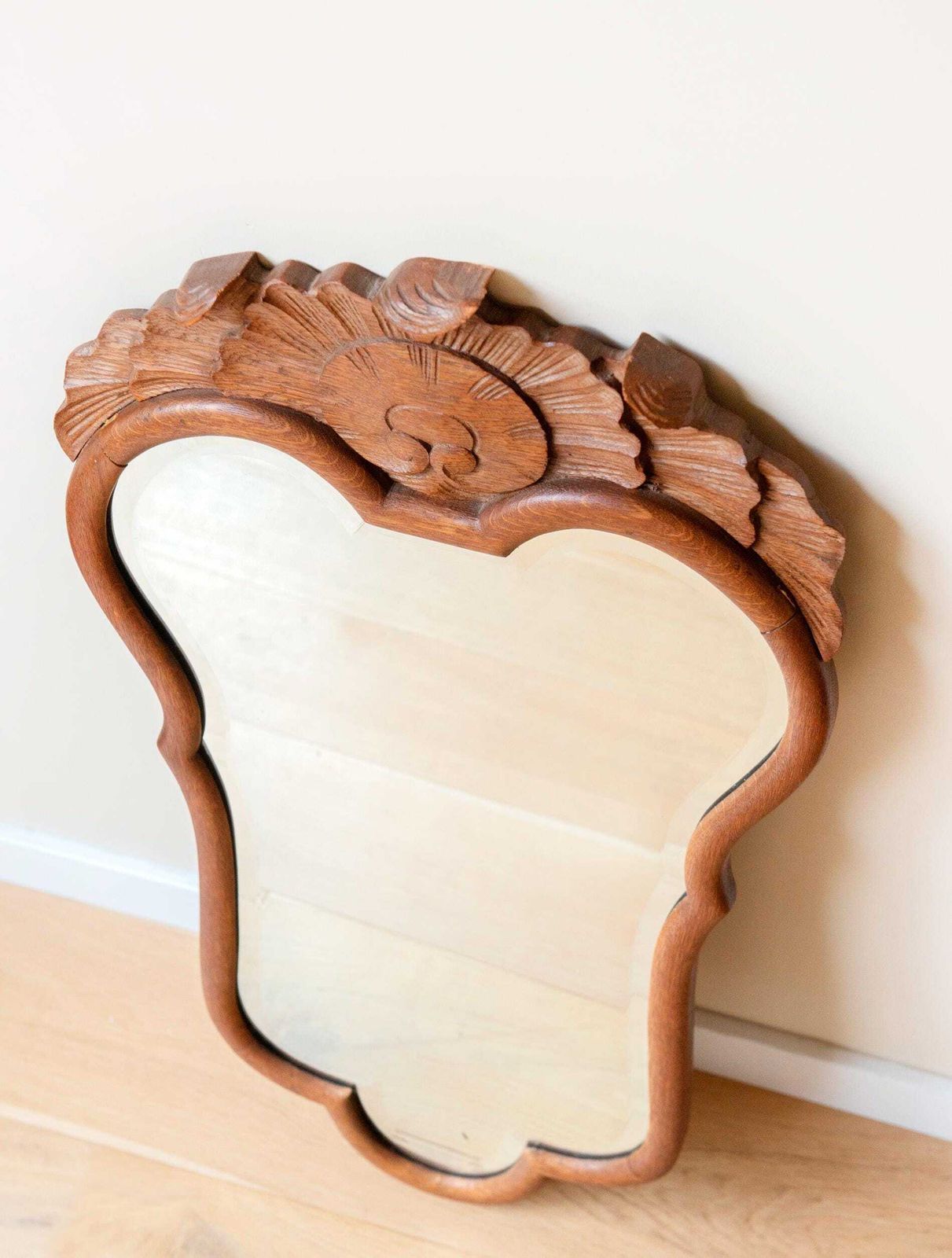 Antiek Gesneden Eiken Wandspiegel – Schelppediment – Grote Donkerbruine Houten Spiegel – Geslepen Glas photo furniture