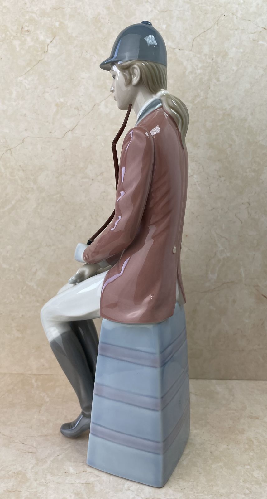 Retired Lladró Female Equestrian Porcelain Figurine photo vinterior